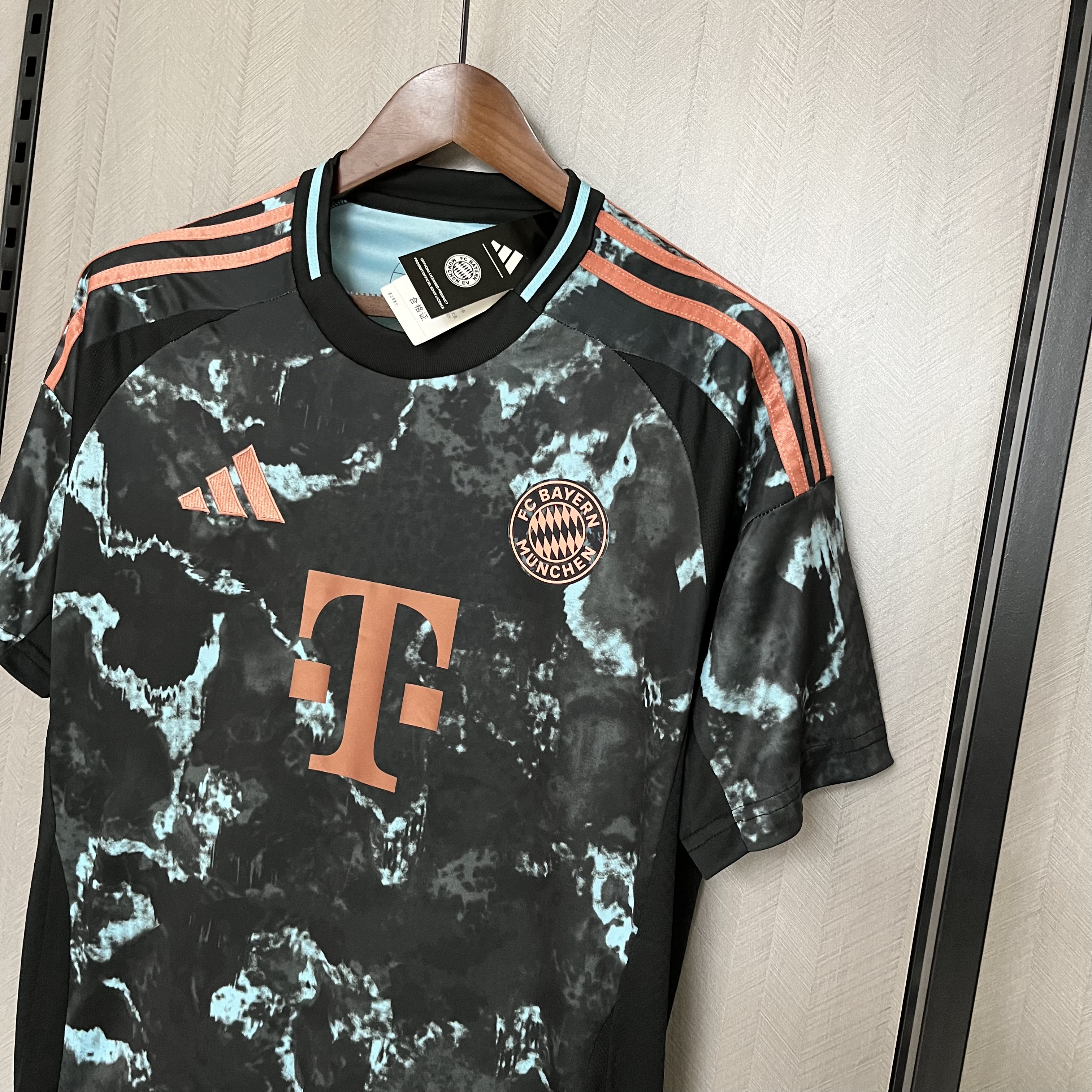 Camisola alternativa Bayern Munique 24/25 - Versão adepto 8