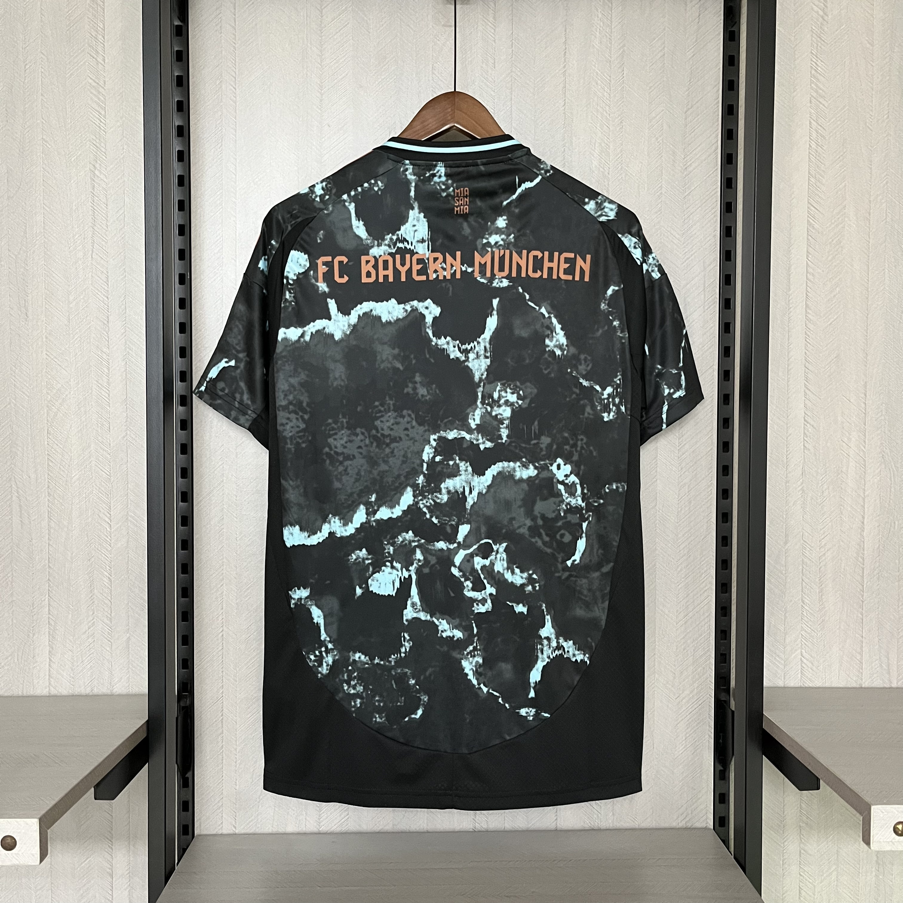 Camisola alternativa Bayern Munique 24/25 - Versão adepto 3