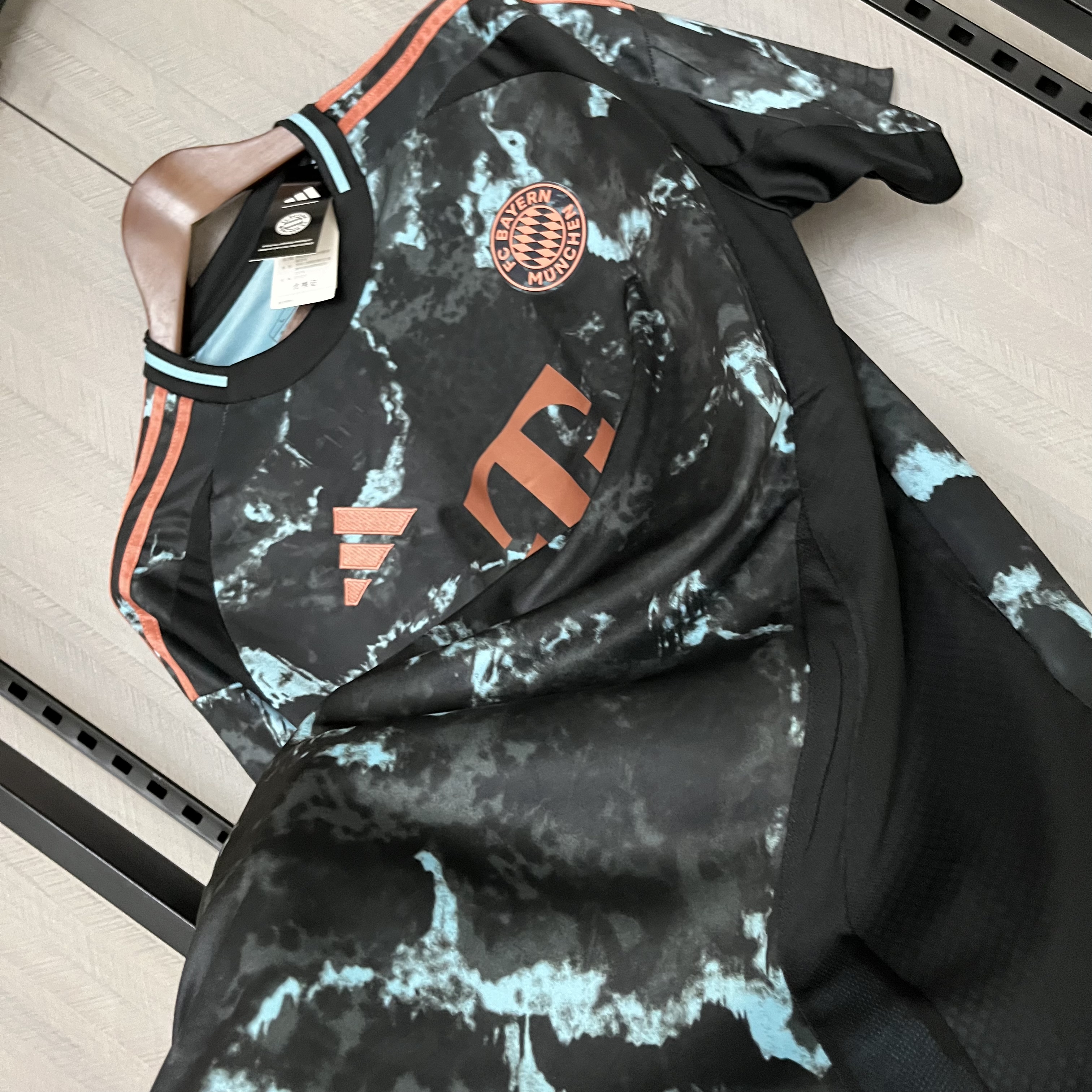Camisola alternativa Bayern Munique 24/25 - Versão adepto 9