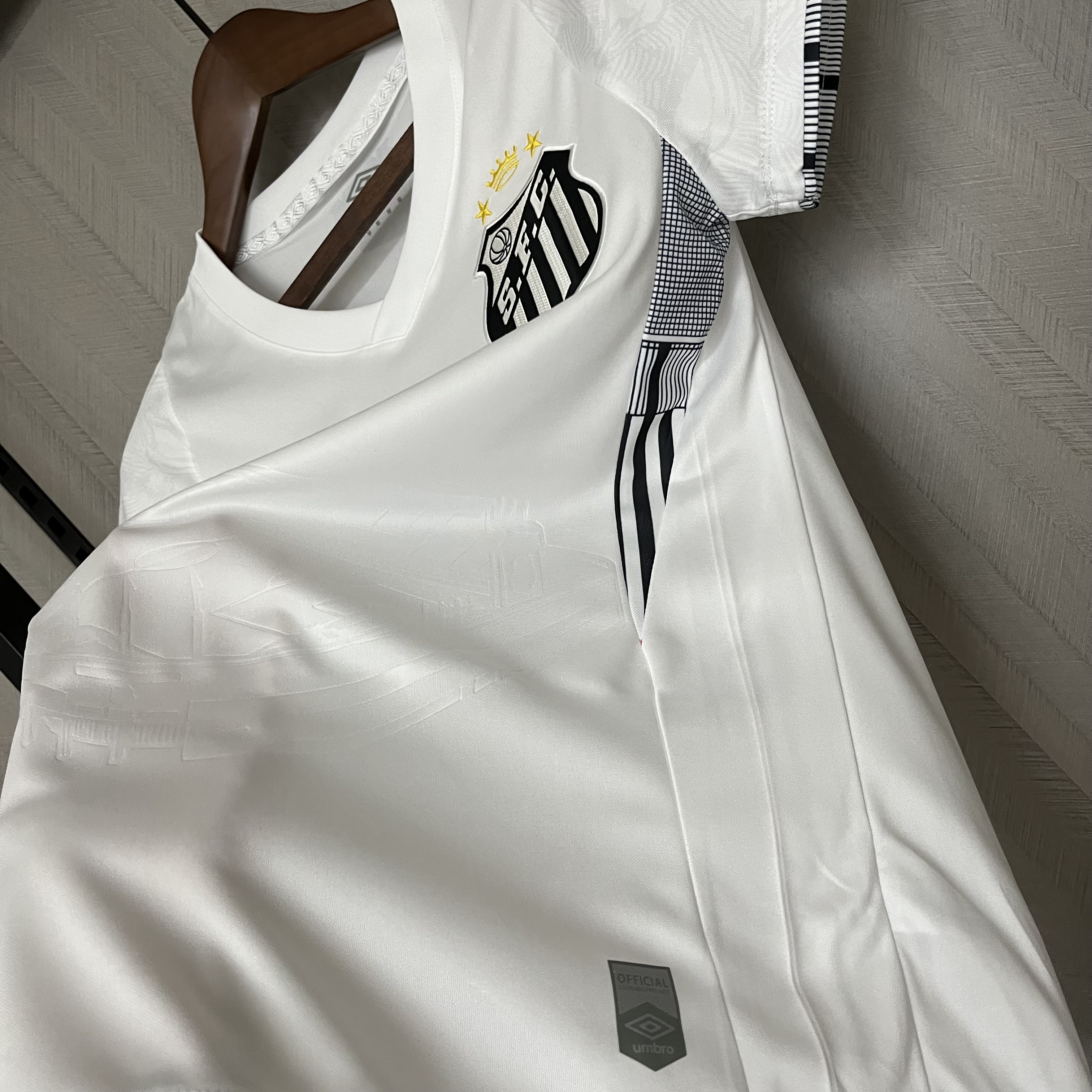 Camisola principal Santos 24/25 versão feminina  8