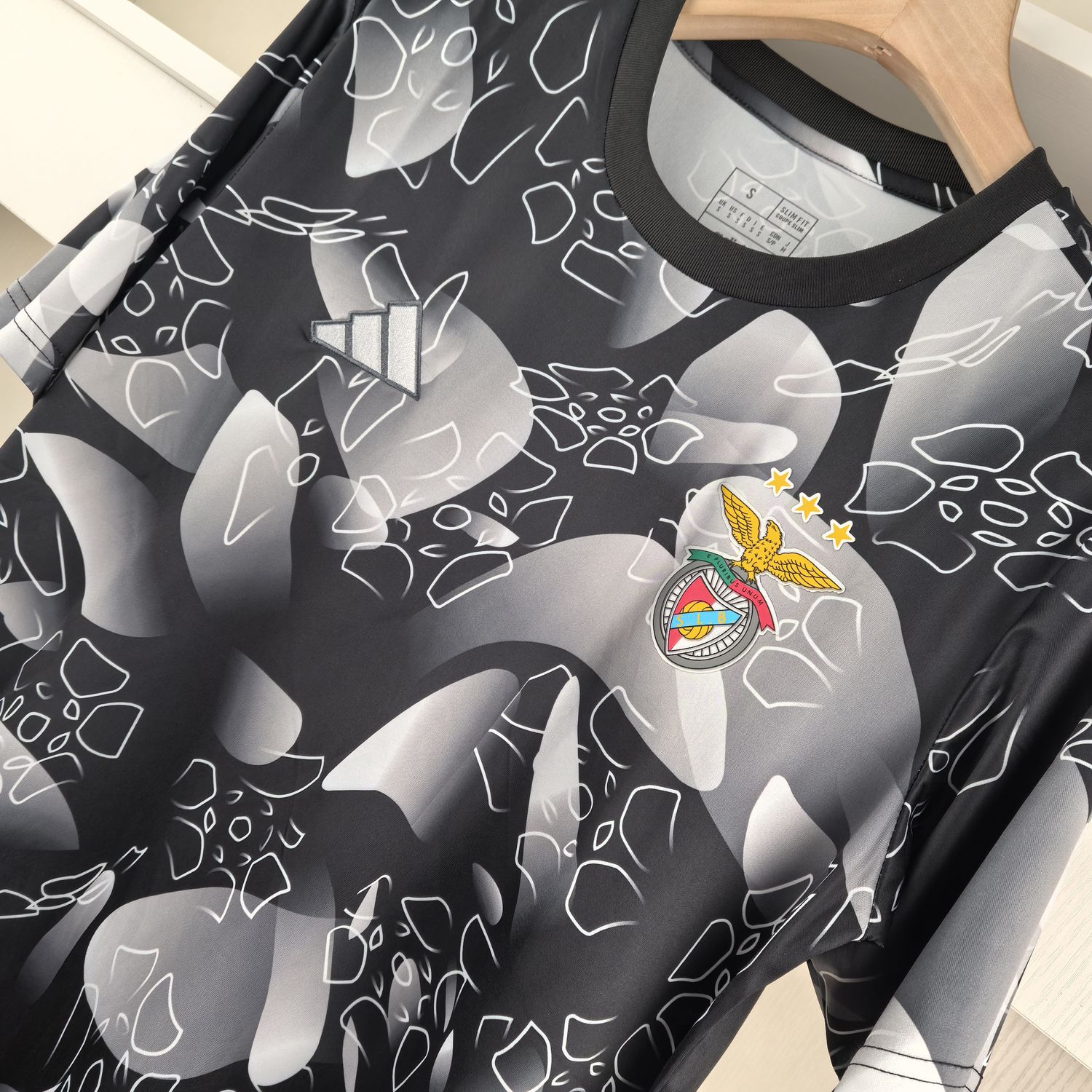 Camisola pré-jogo SL Benfica 24/25 - Versão adepto 6