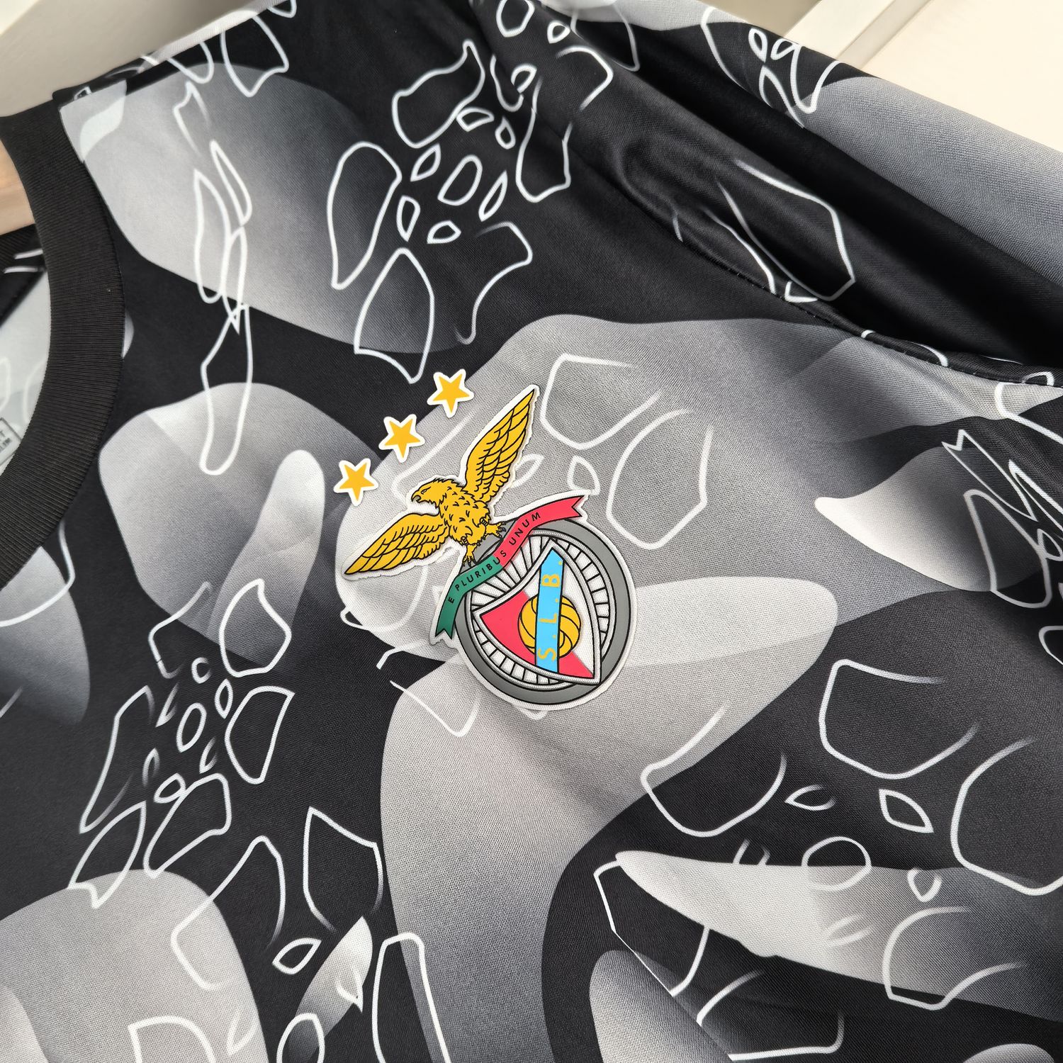 Camisola pré-jogo SL Benfica 24/25 - Versão adepto 4