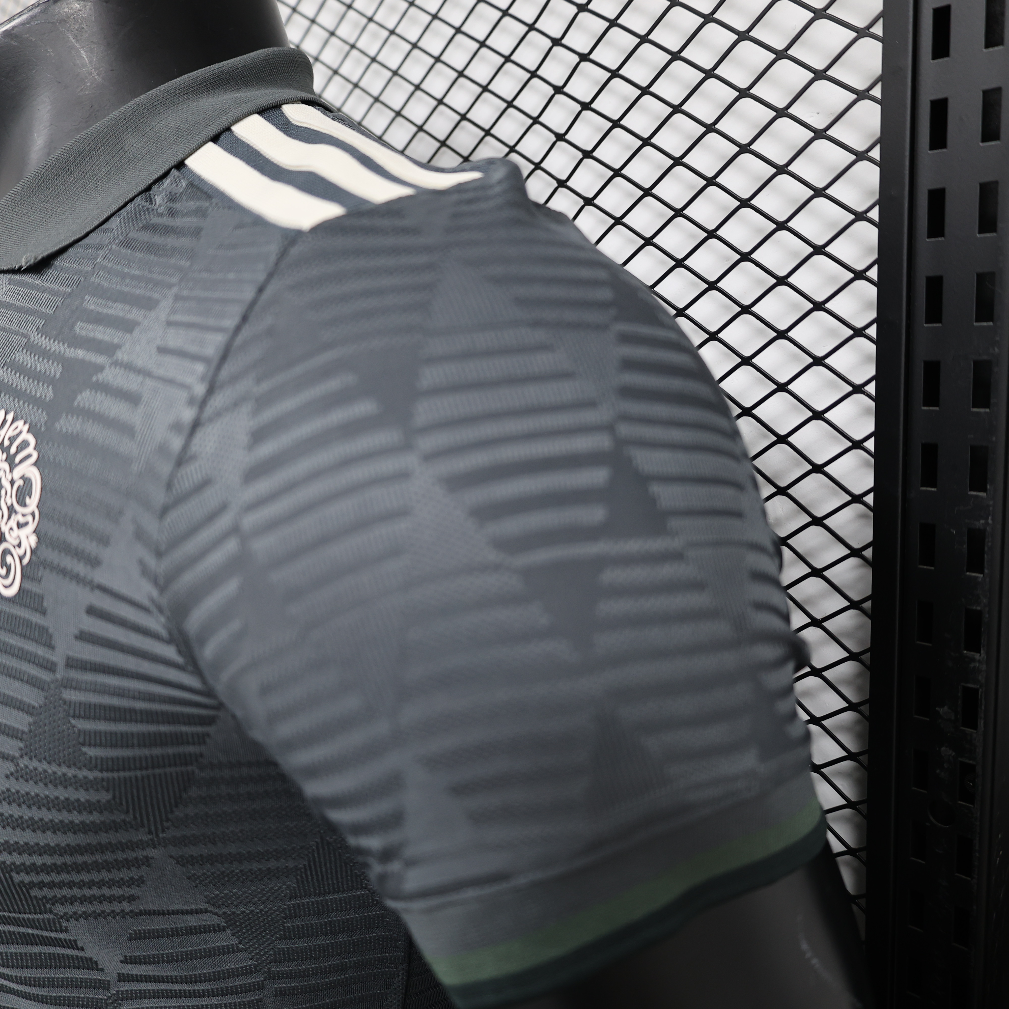 Camisola Oktoberfest Bayern Munique 24/25 - Versão jogador 6