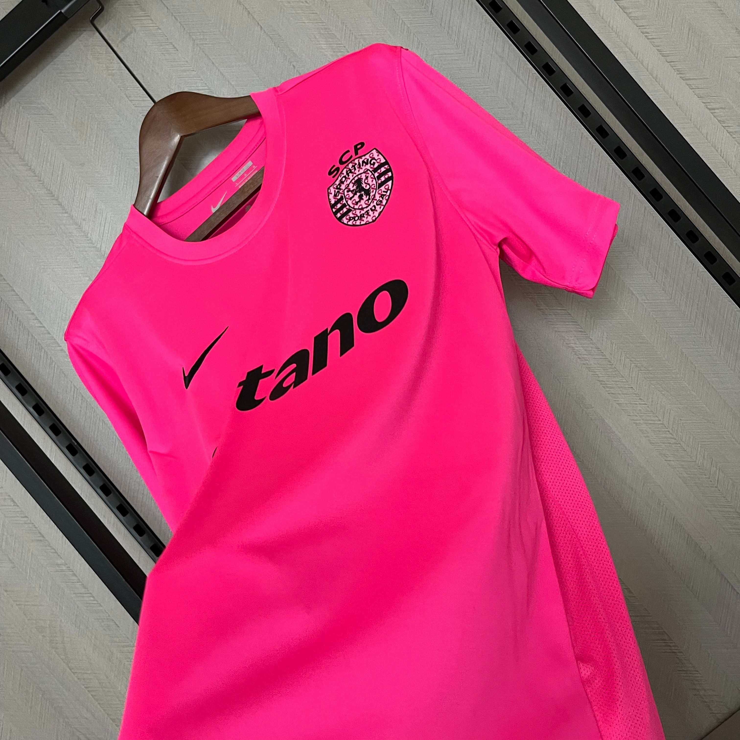 Camisola Sporting CP Pink October 24/25  - Versão adepto 7