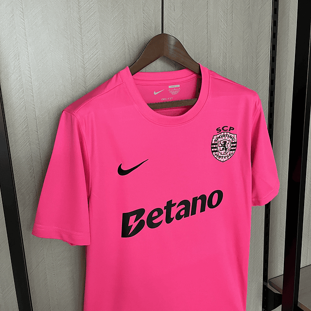 Camisola Sporting CP Pink October 24/25  - Versão adepto