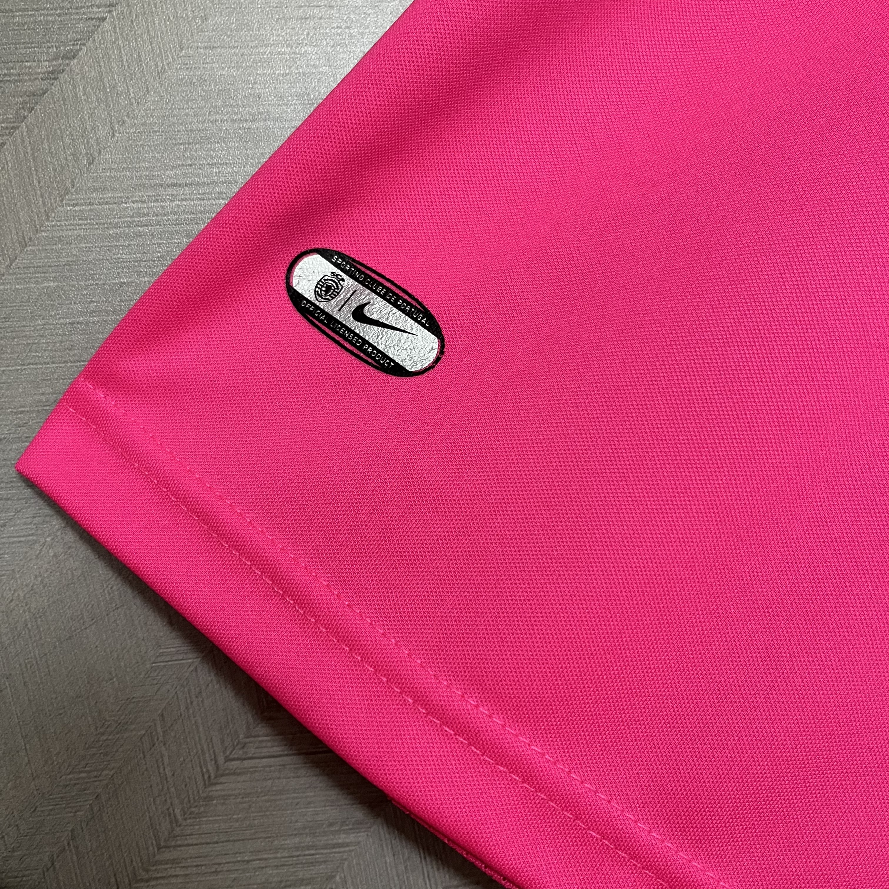 Camisola Sporting CP Pink October 24/25  - Versão adepto 9