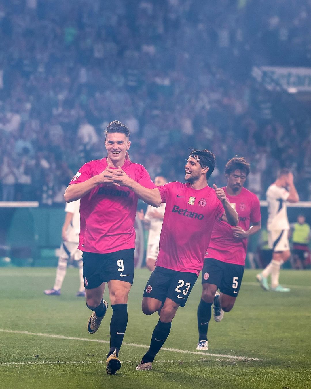 Camisola Sporting CP Pink October 24/25  - Versão adepto 2