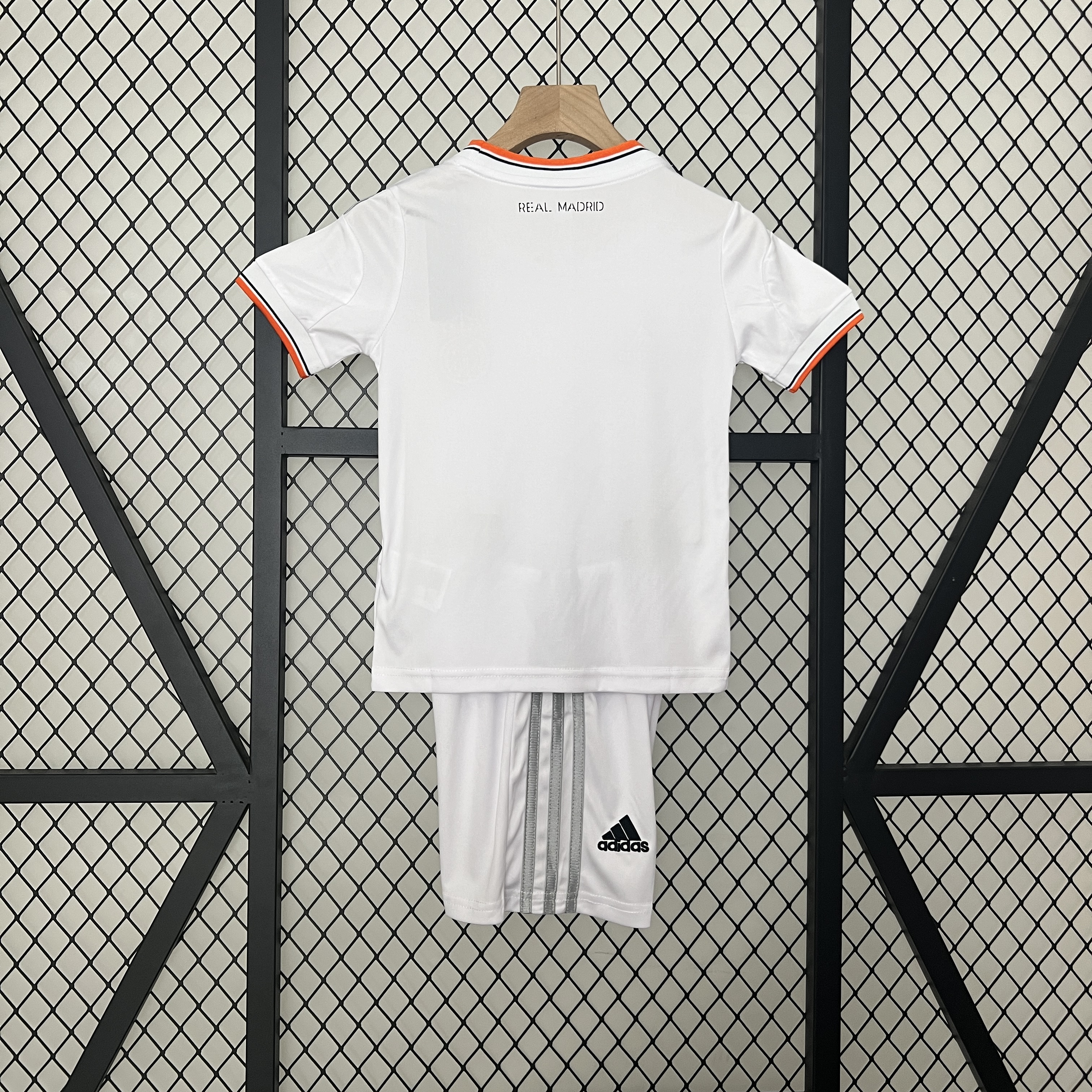 Kit Criança Real Madrid principal 2013/2014 2