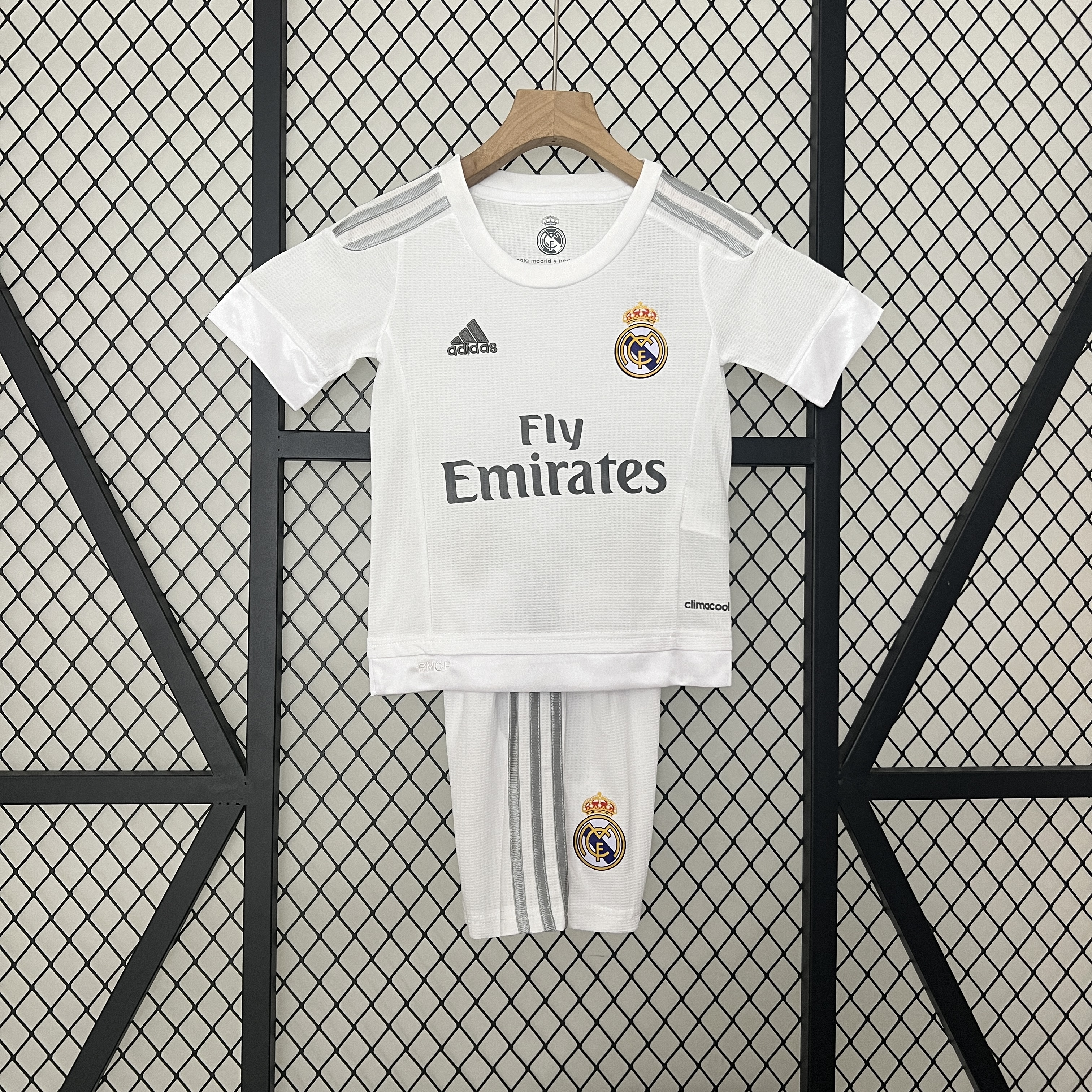 Kit Criança Real Madrid principal 2015/2016 1
