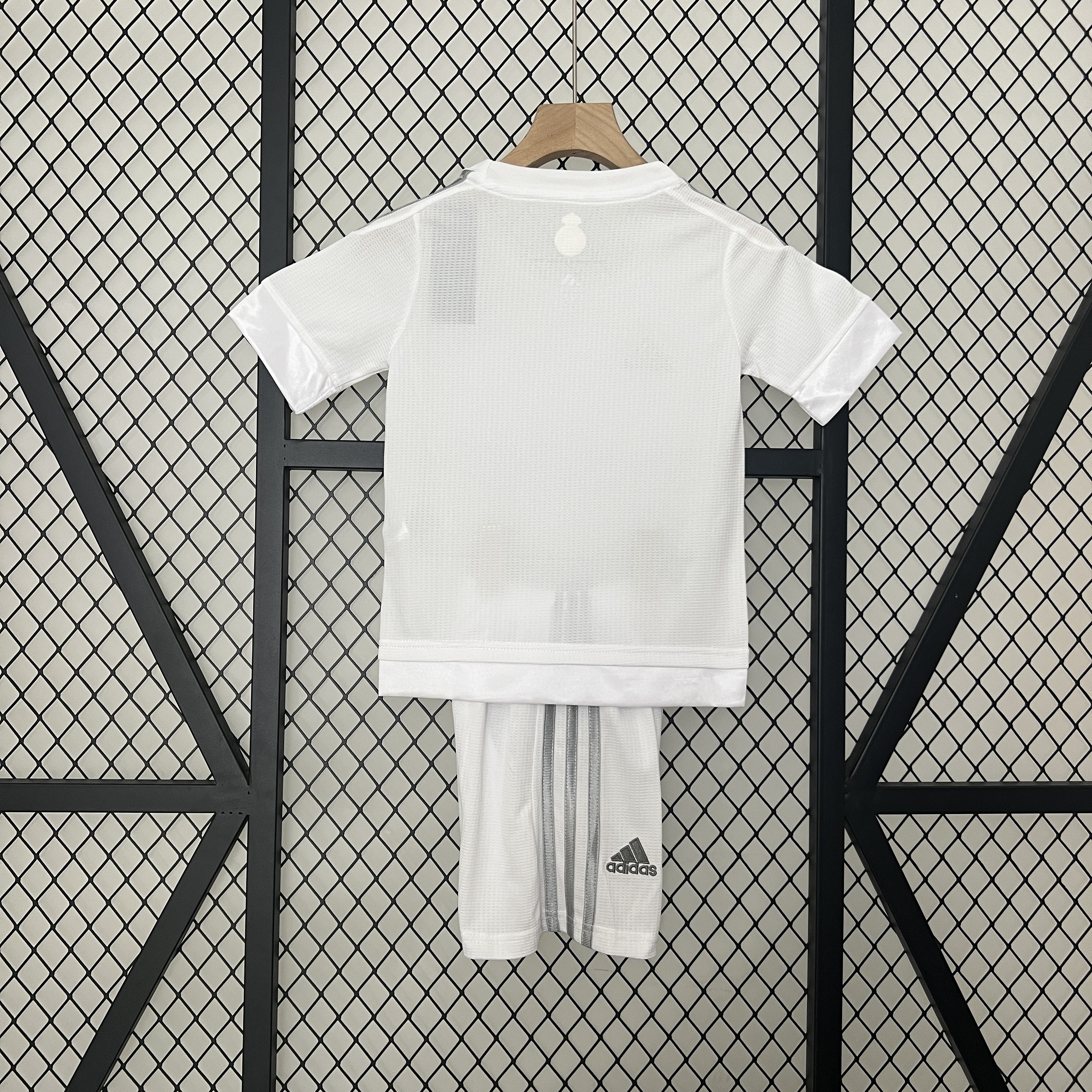 Kit Criança Real Madrid principal 2015/2016 2