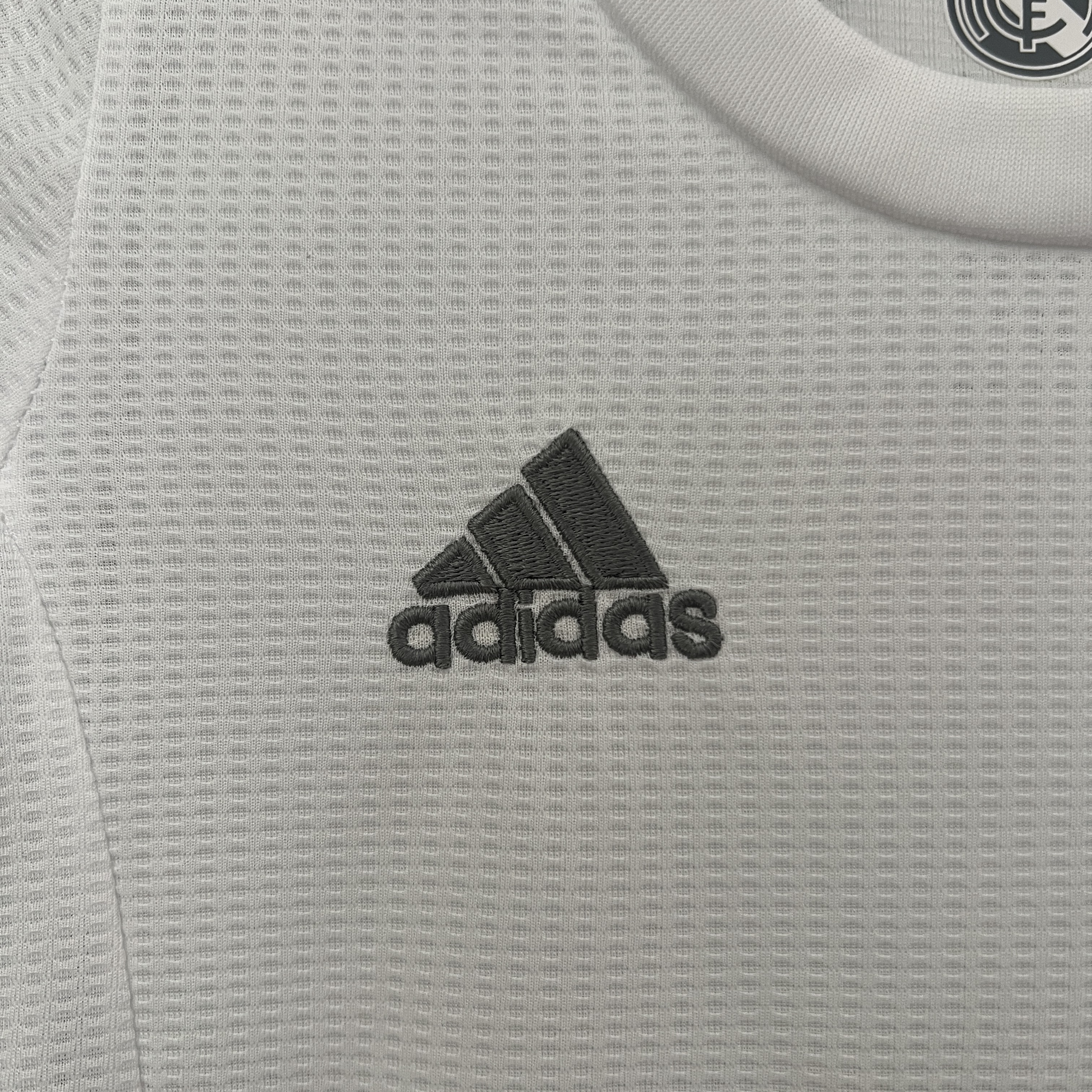 Kit Criança Real Madrid principal 2015/2016 4