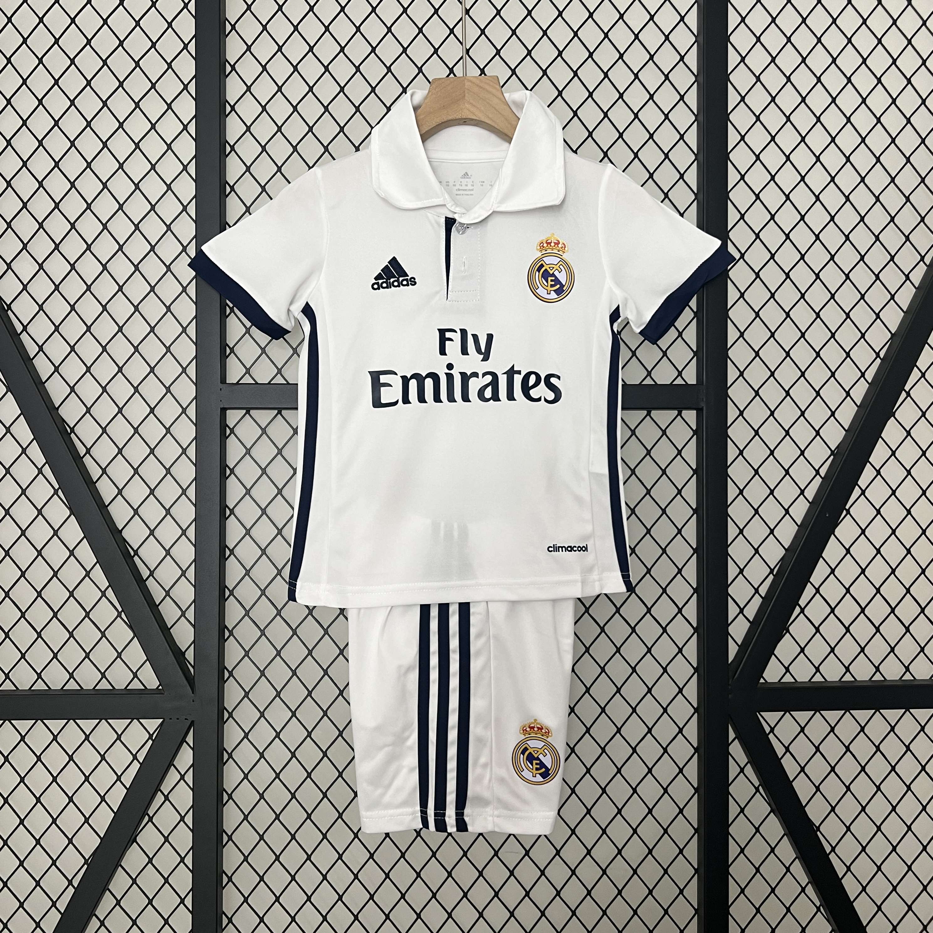 Kit Criança Real Madrid principal 2016/2017 1