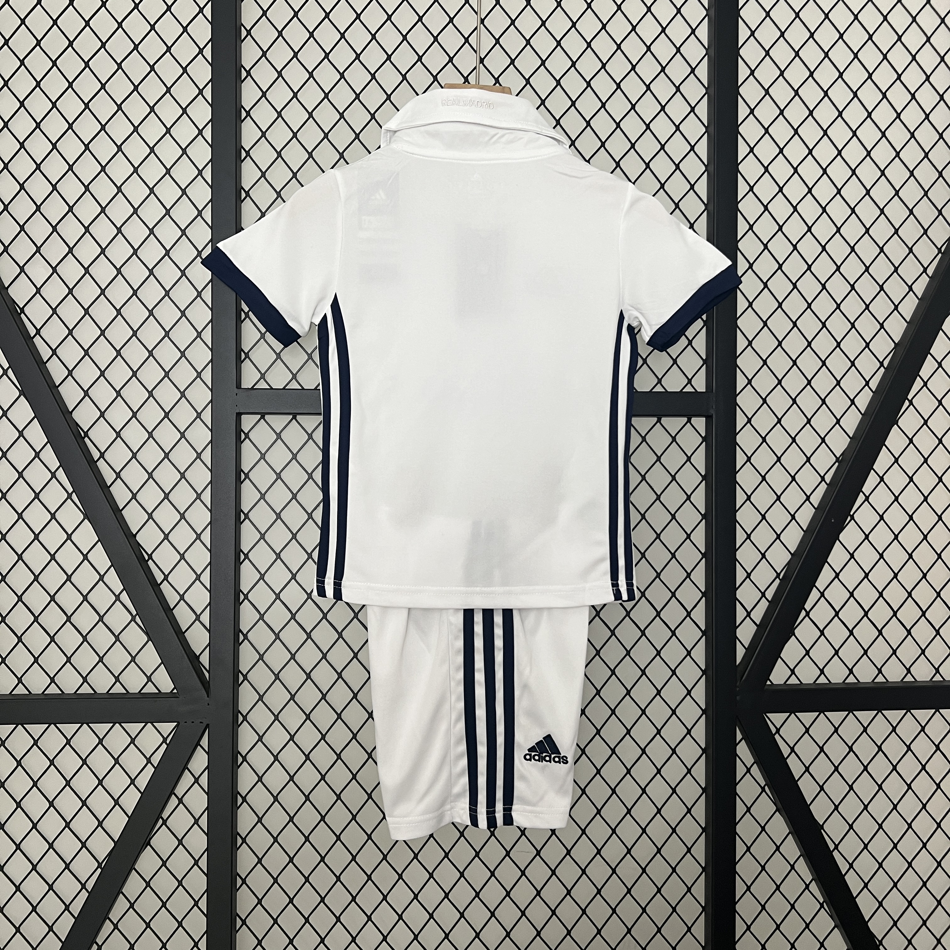 Kit Criança Real Madrid principal 2016/2017 2