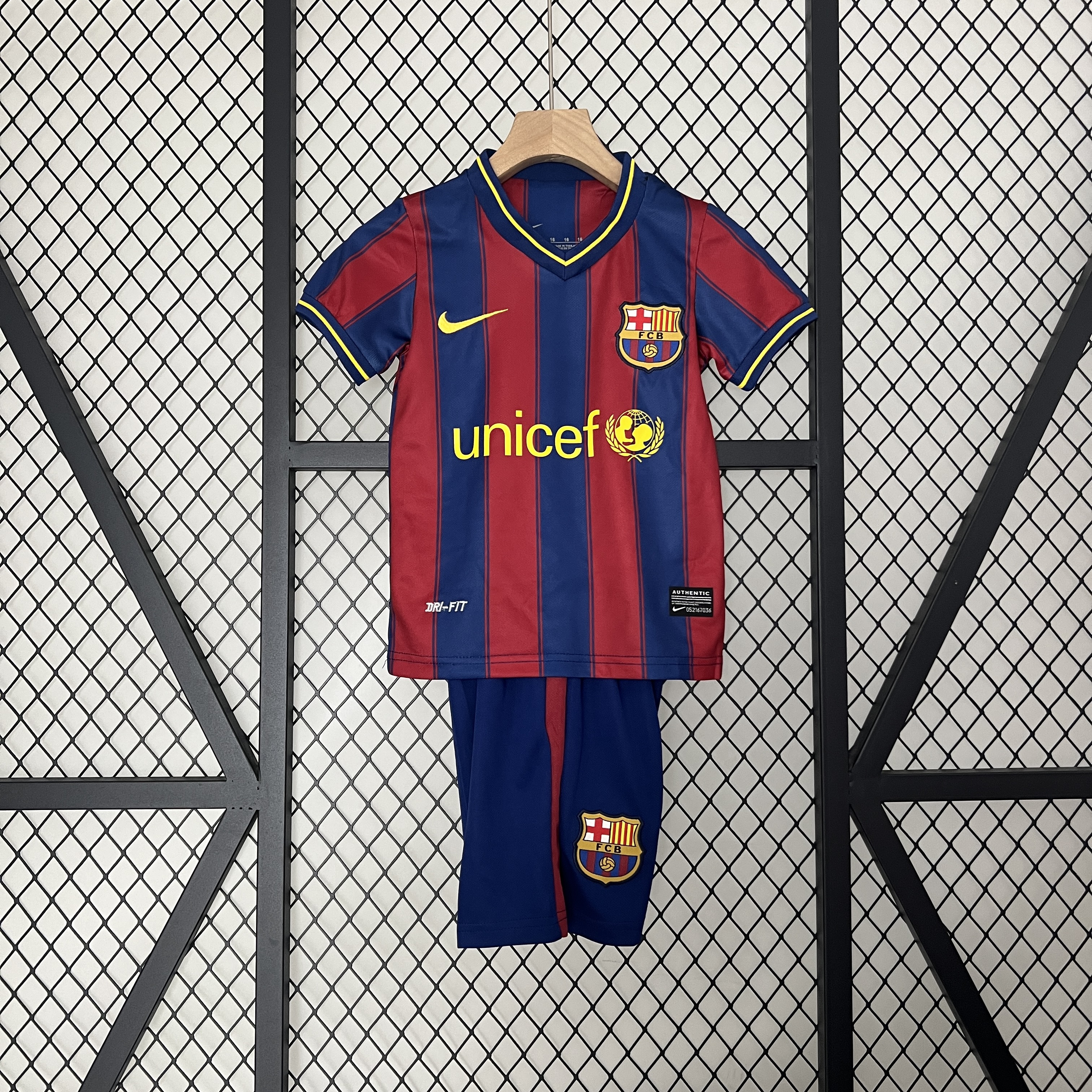 Kit Criança Barcelona principal 2009/2010 1