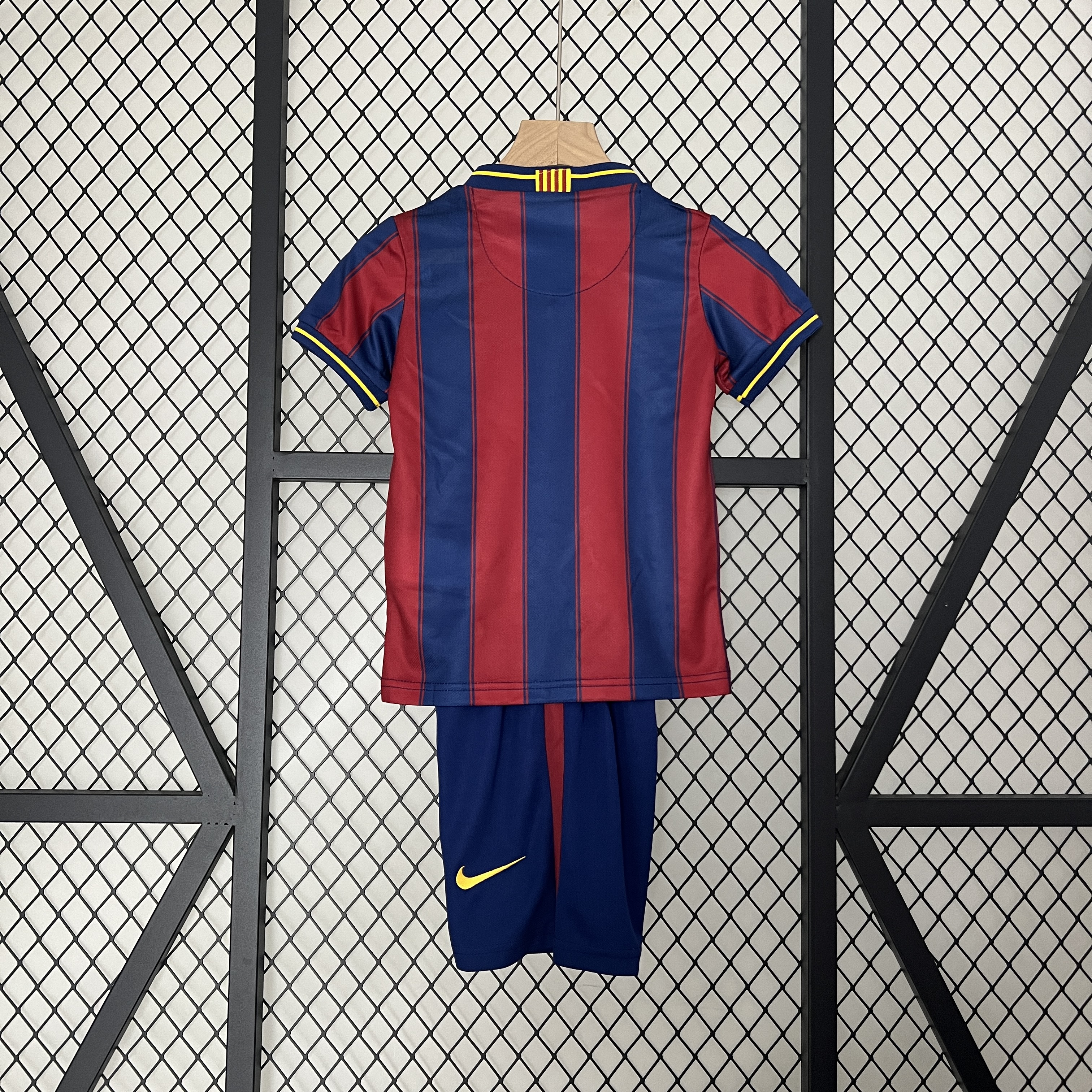Kit Criança Barcelona principal 2009/2010 2