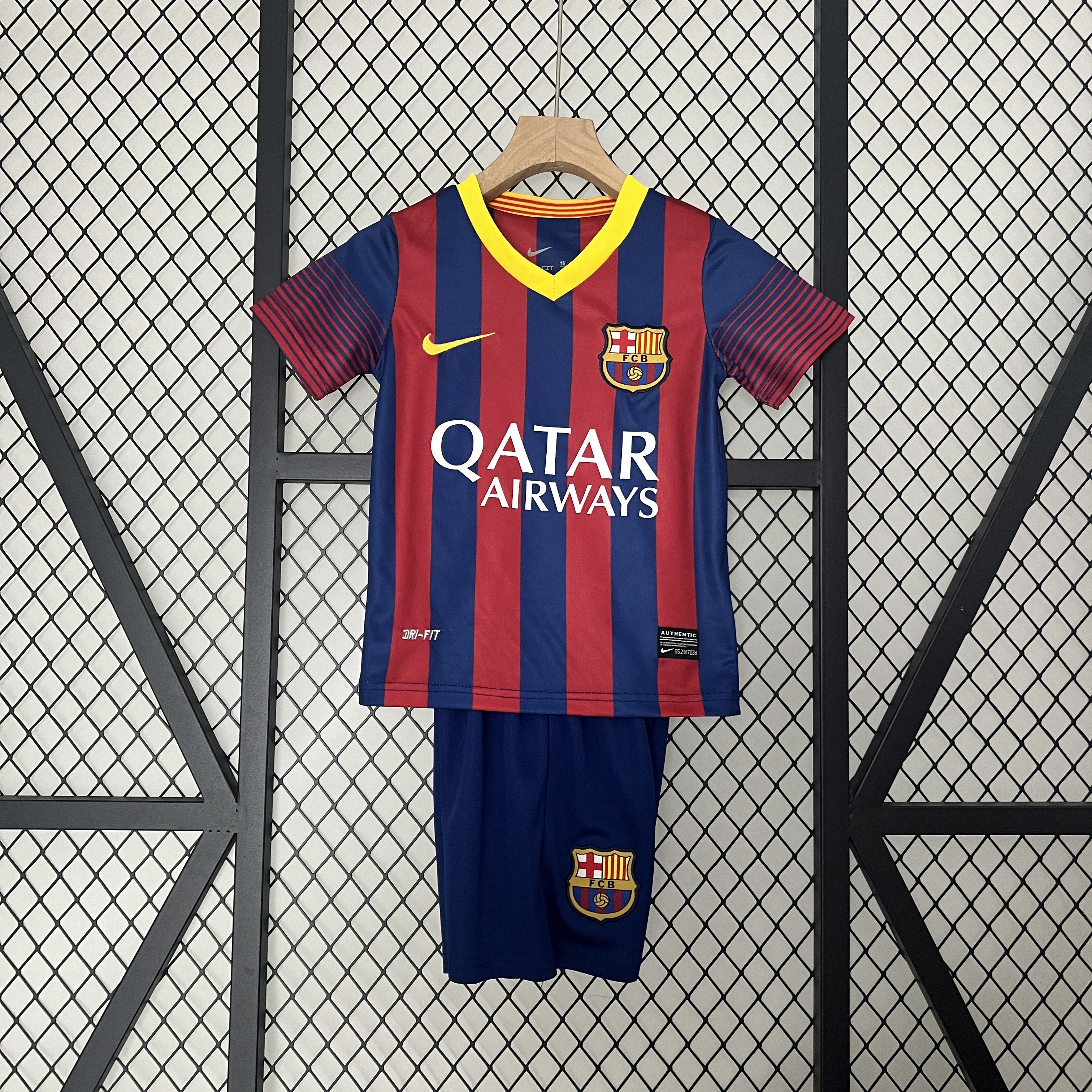 Kit Criança Barcelona principal 2013/2014 1