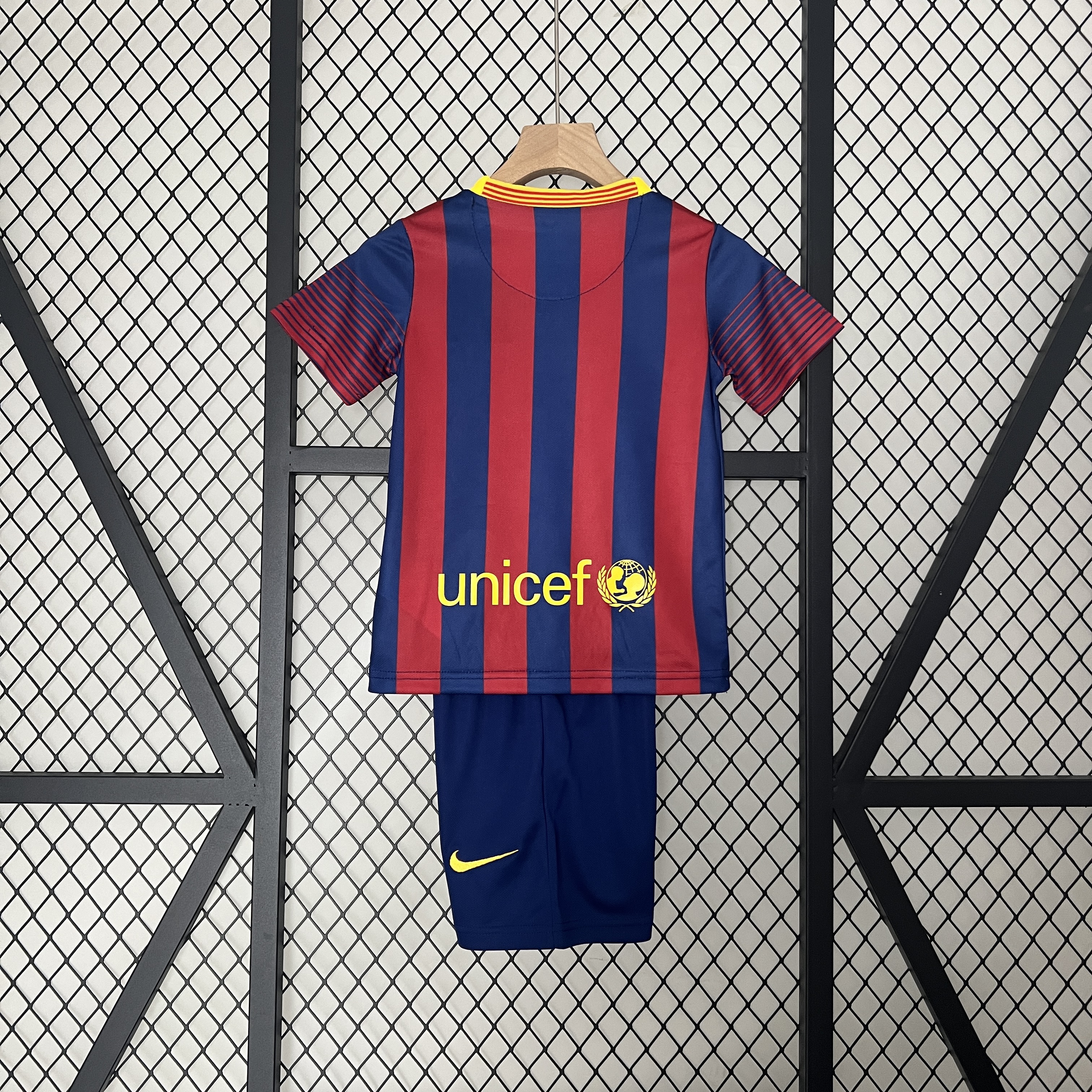 Kit Criança Barcelona principal 2013/2014 2