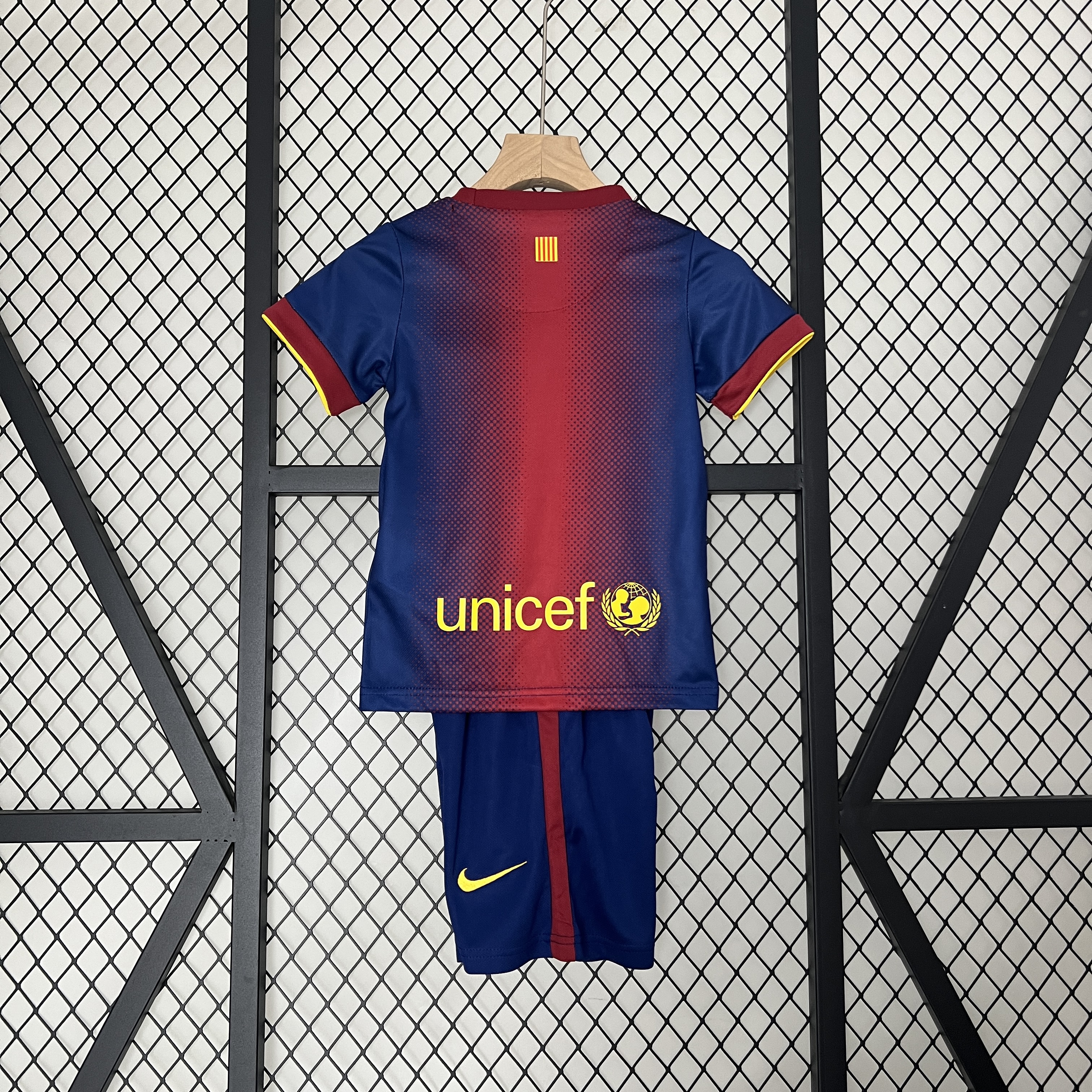 Kit Criança Barcelona principal 2012/2013 2