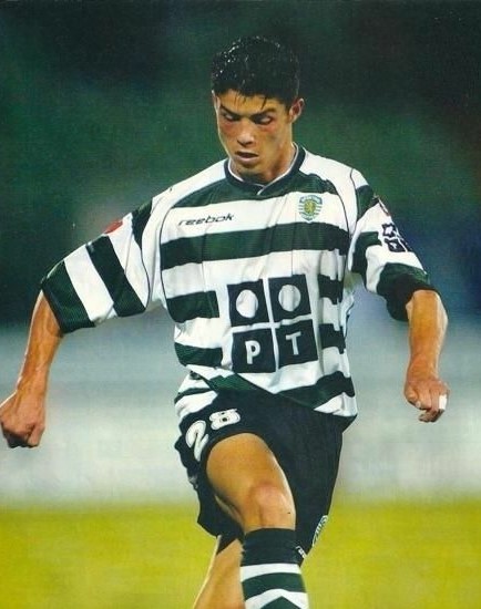 Criança - Camisola principal Sporting CP 2002/2003 - C.Ronaldo 28 2