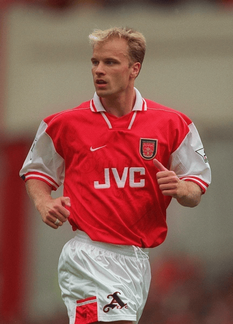 Camisola Principal Arsenal 1998/1999 - Bergkamp 10 - Versão adepto 