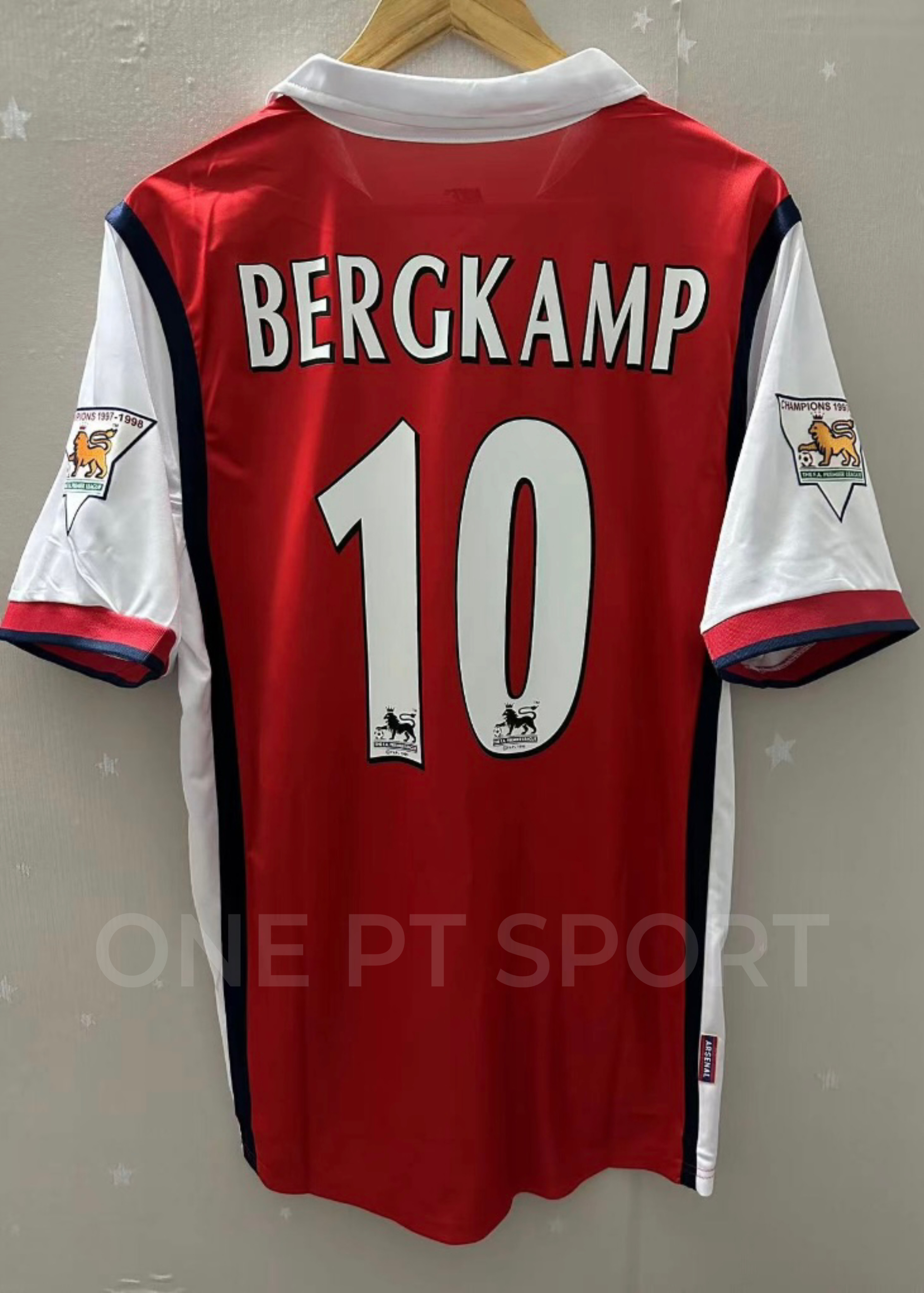 Camisola Principal Arsenal 1998/1999 - Bergkamp 10 - Versão adepto  1