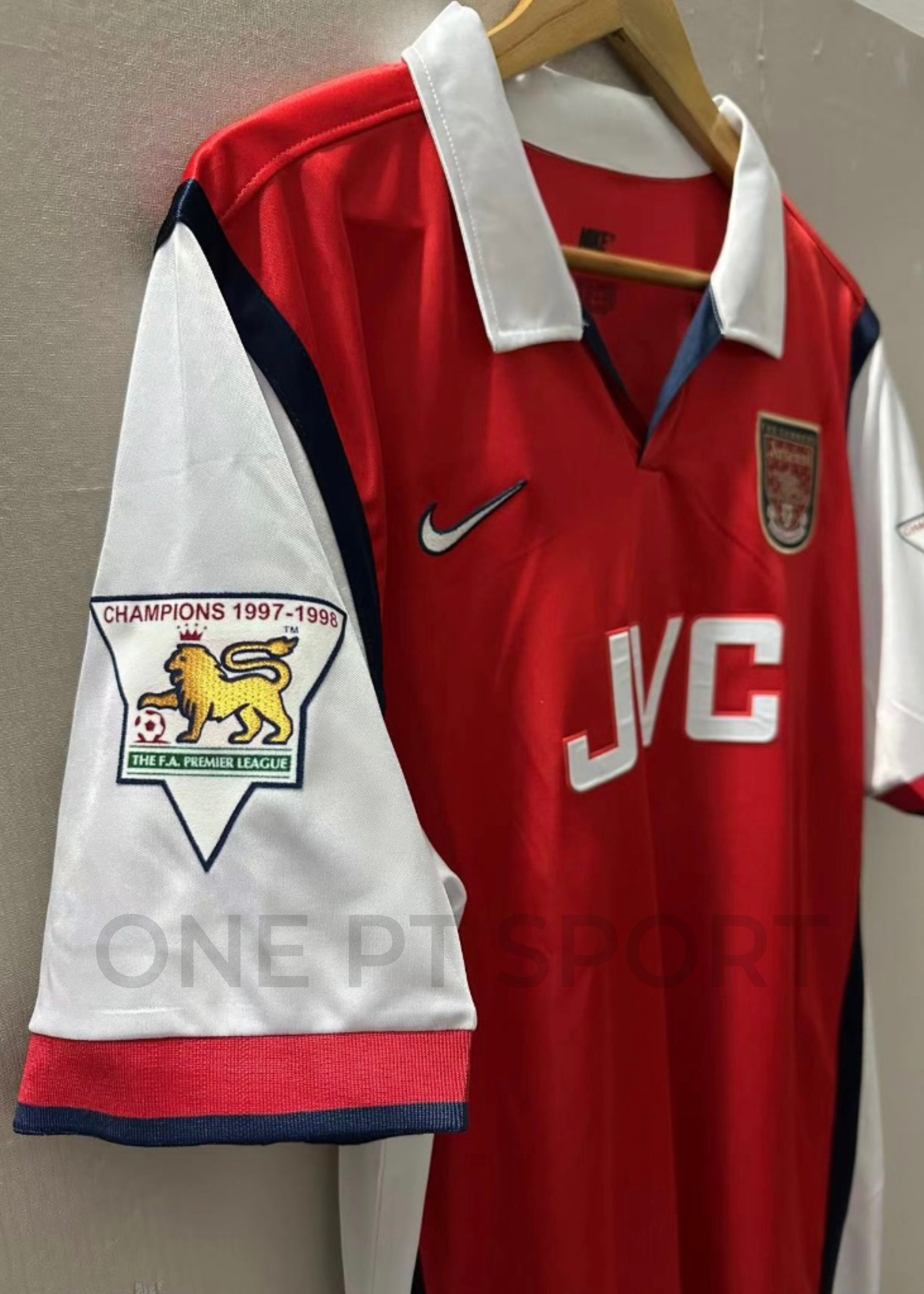 Camisola Principal Arsenal 1998/1999 - Bergkamp 10 - Versão adepto  4