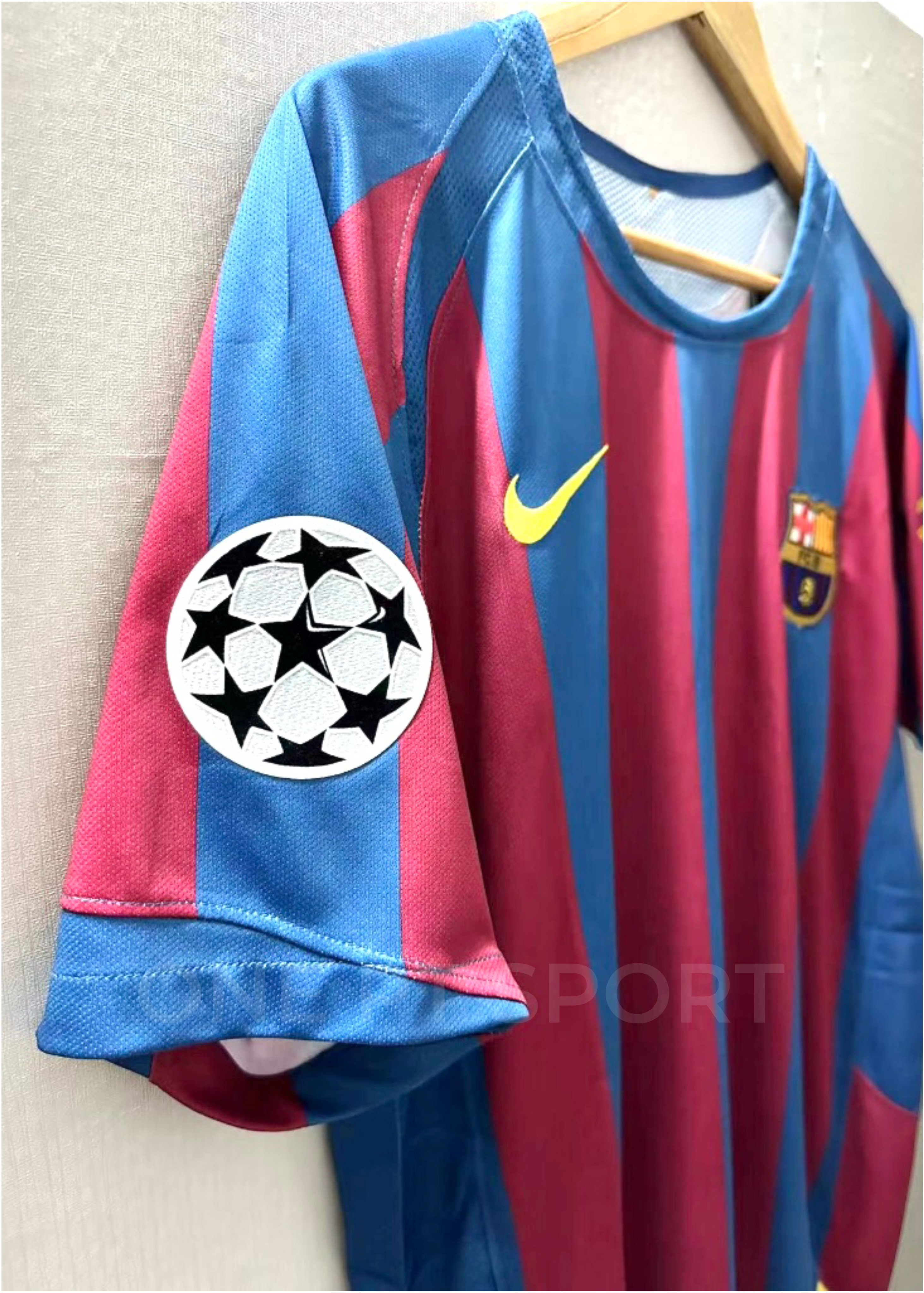 Camisola Principal Barcelona 2005-06 - Ronaldinho 10 - Versão adepto 4