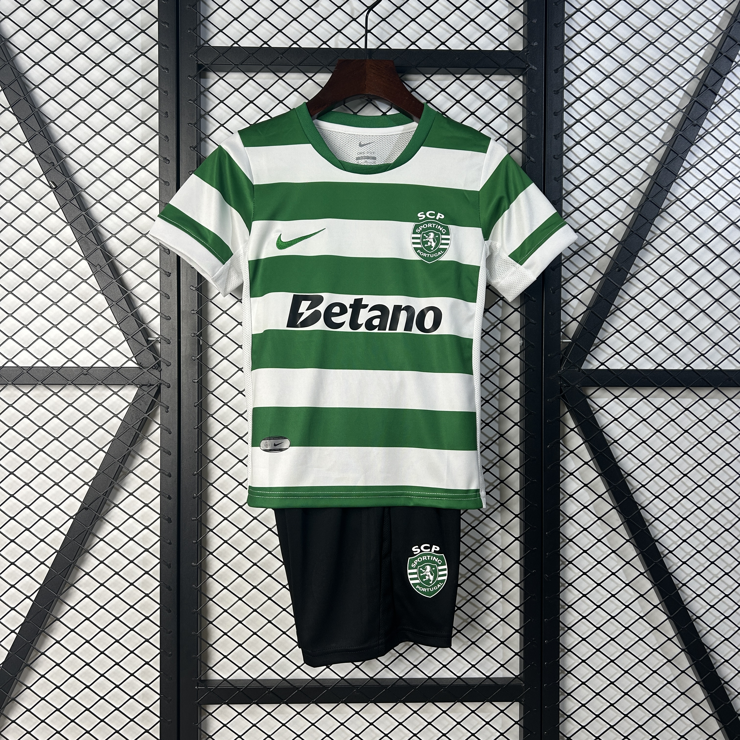 Kit Criança Sporting CP principal 25/26 1