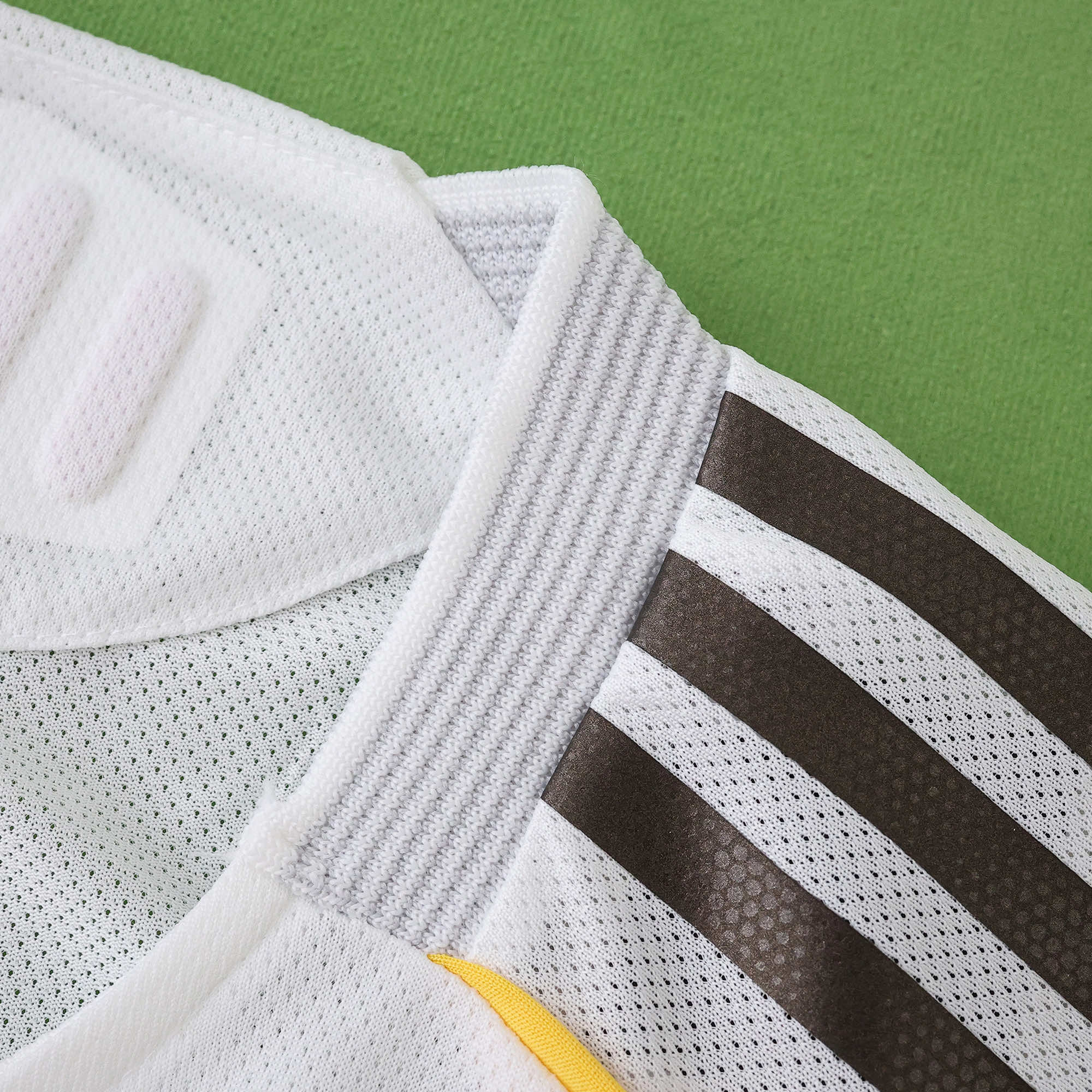 Camisola Principal Real Madrid 25/26 - Versão jogador 6