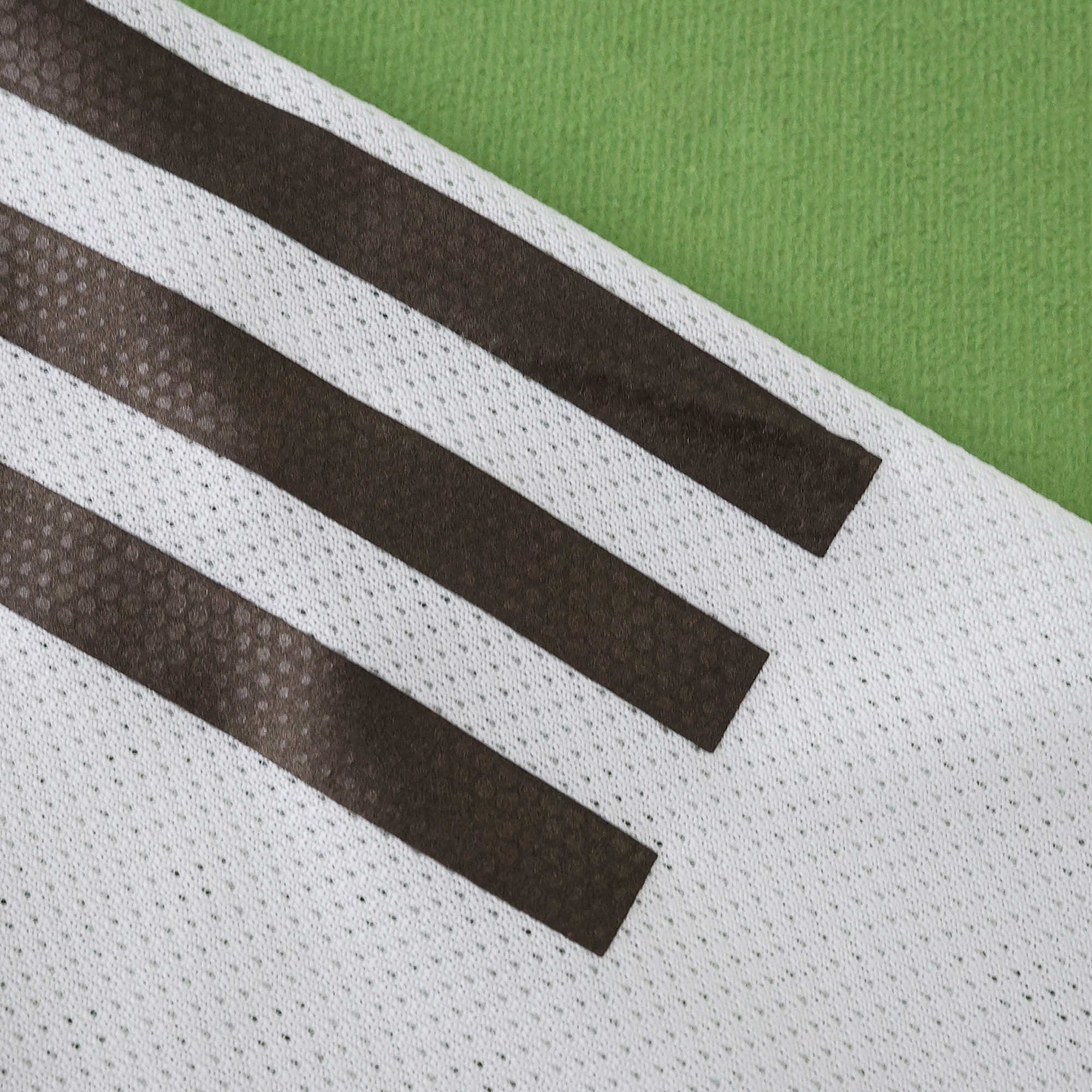 Camisola Principal Real Madrid 25/26 - Versão jogador 16