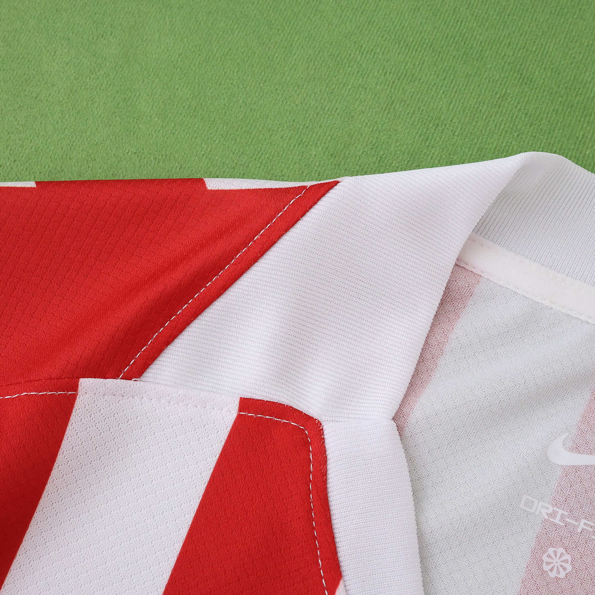 Camisola principal Atlético de Madrid 25/26 Versão adepto 6