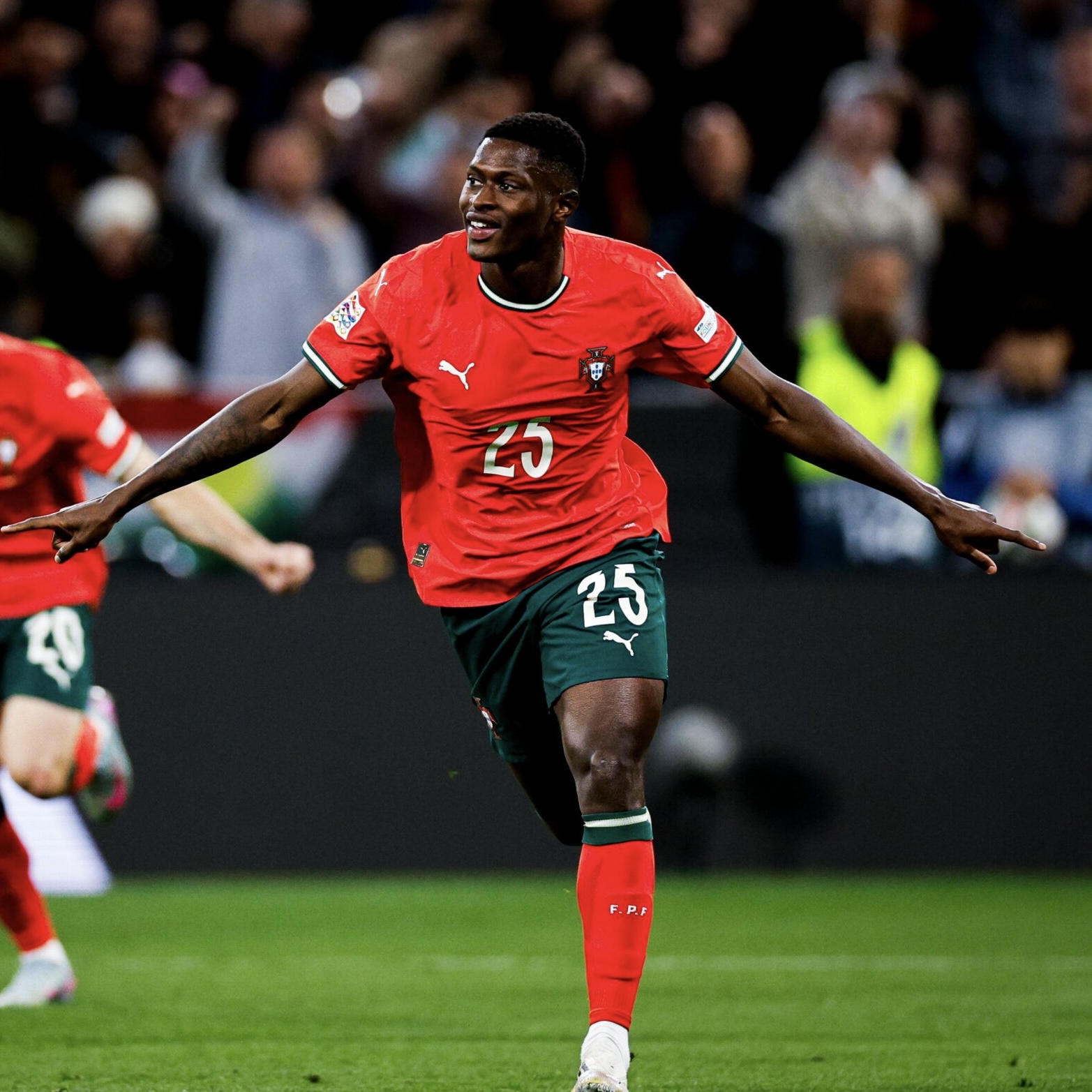 Criança - Camisola principal Portugal 2025 - N.Mendes 25 4