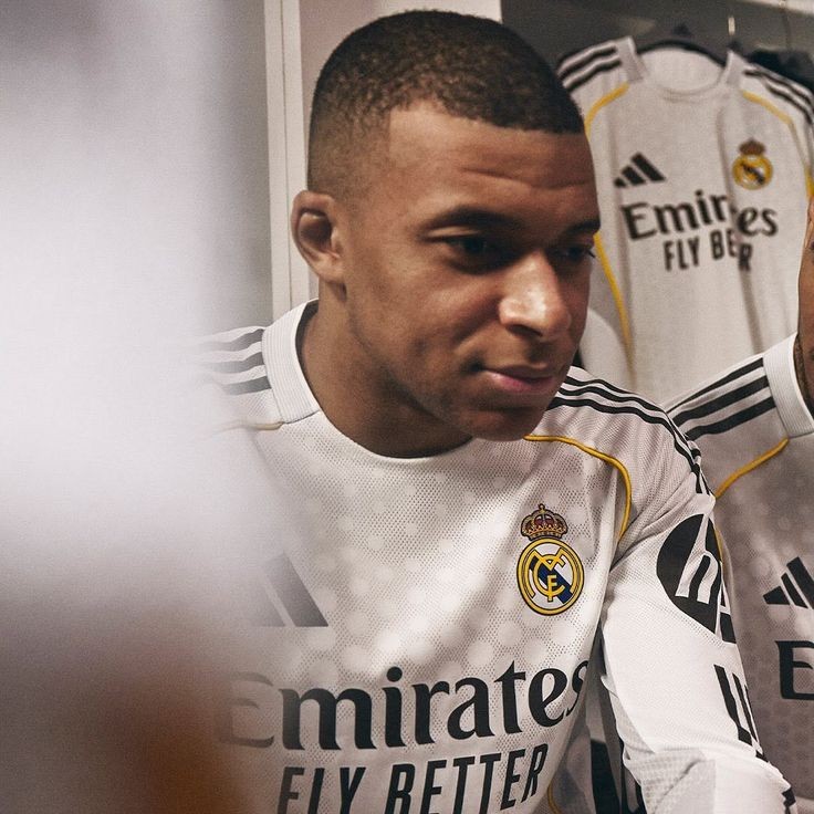 Camisola Principal Real Madrid 25/26 - Mbappé 10 4