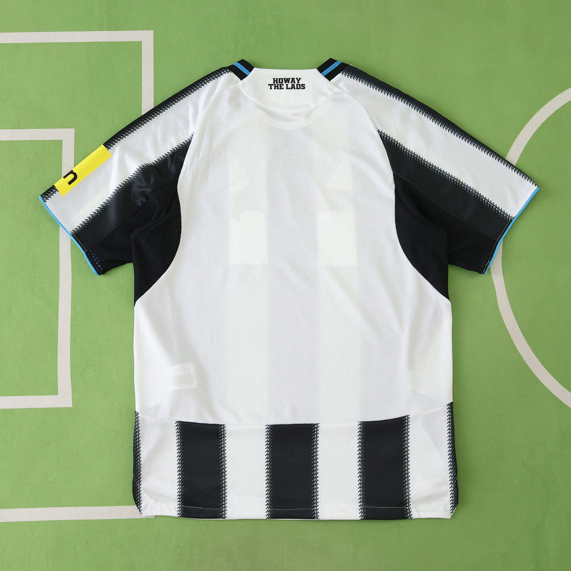Camisola principal Newcastle 25/26 - Versão jogador 3