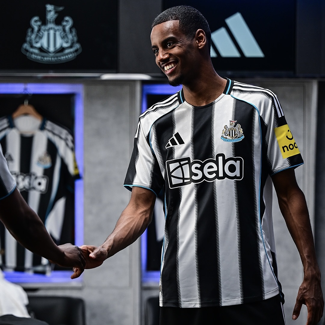 Camisola principal Newcastle 25/26 - Versão jogador 2