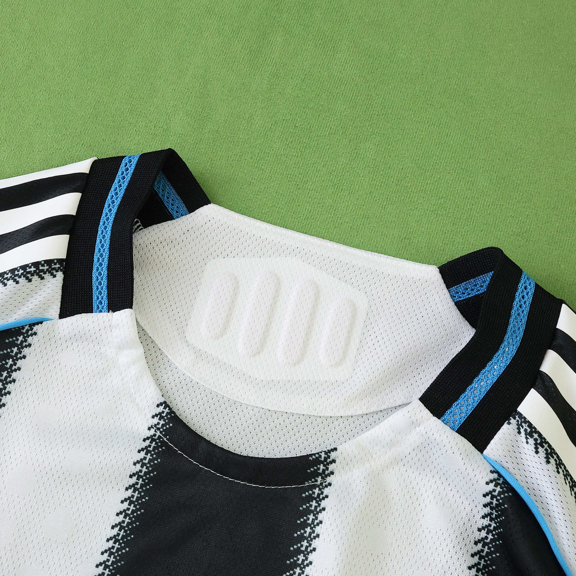 Camisola principal Newcastle 25/26 - Versão jogador 6