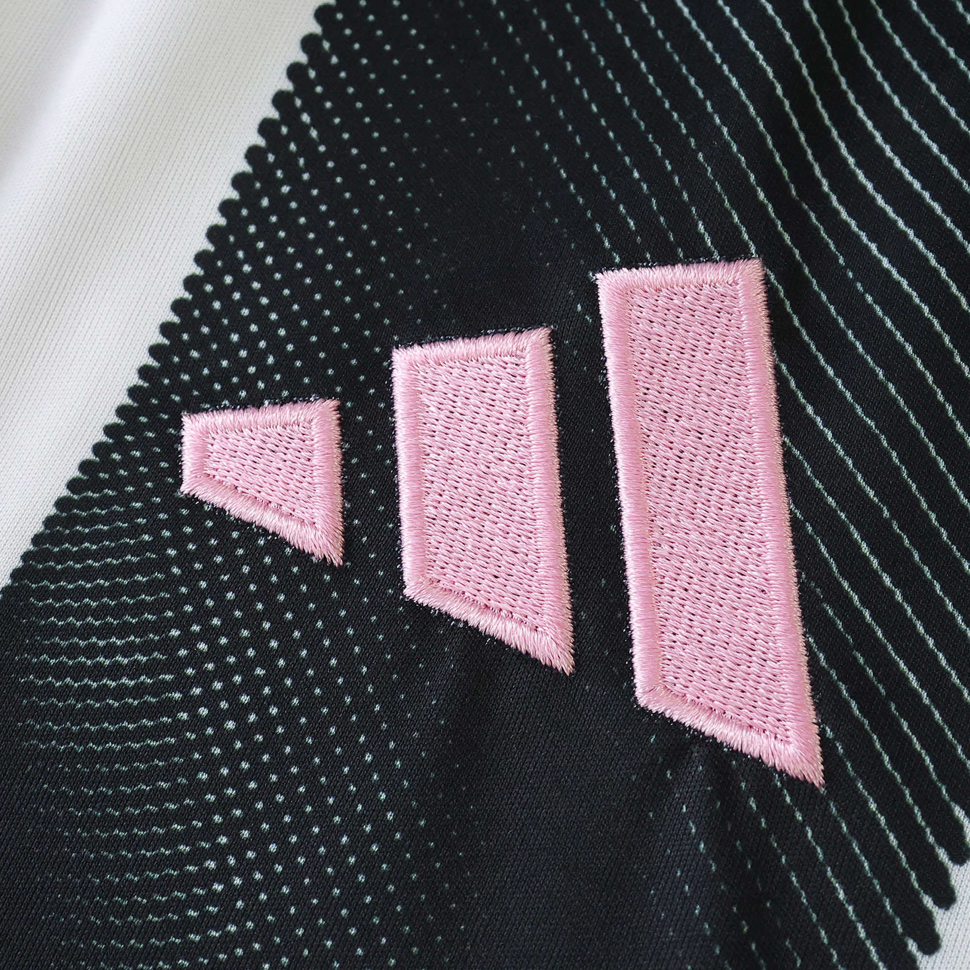 Camisola principal Juventus 25/26 - Versão adepto 5