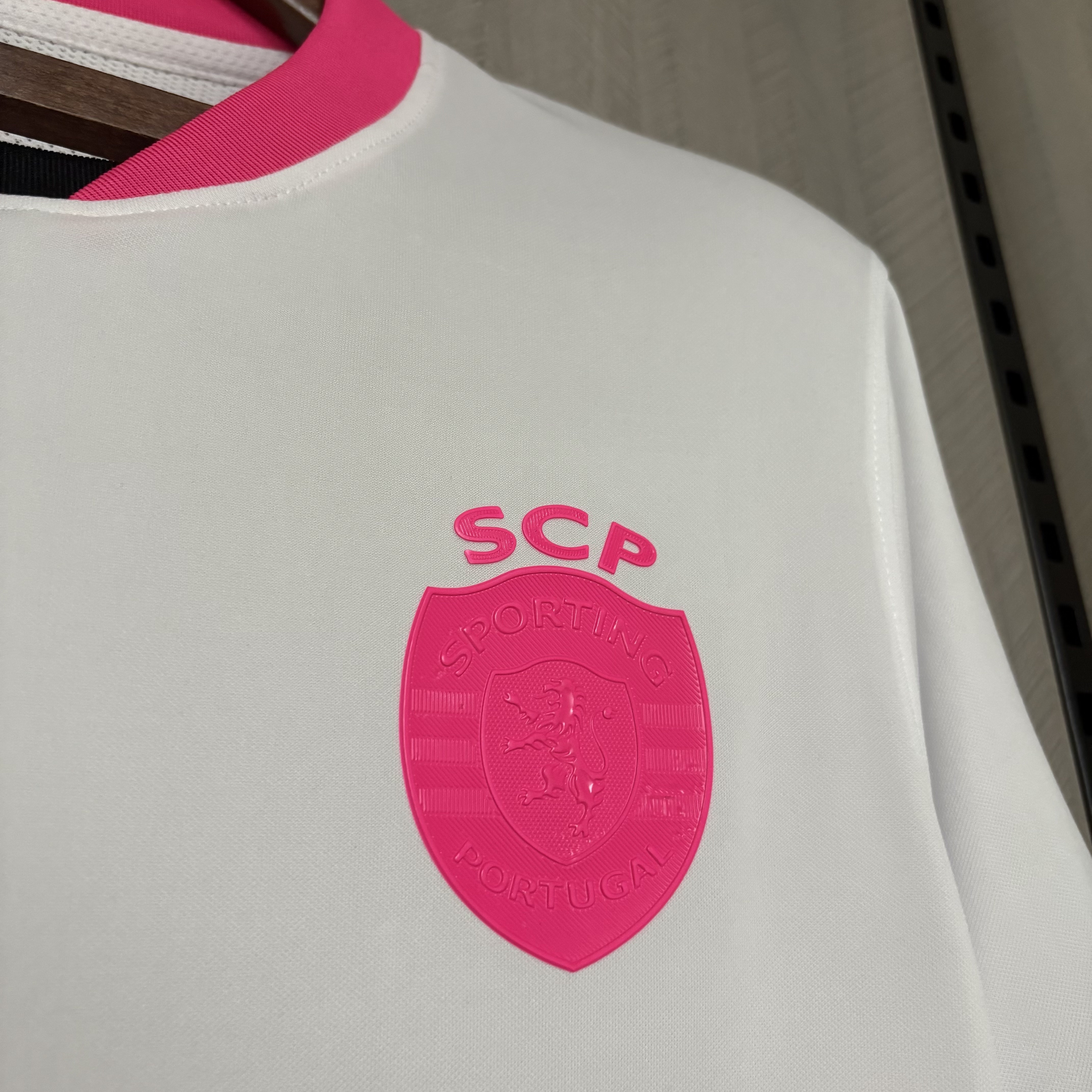 Camisola Sporting CP Pink October 25/26  - Versão adepto 3