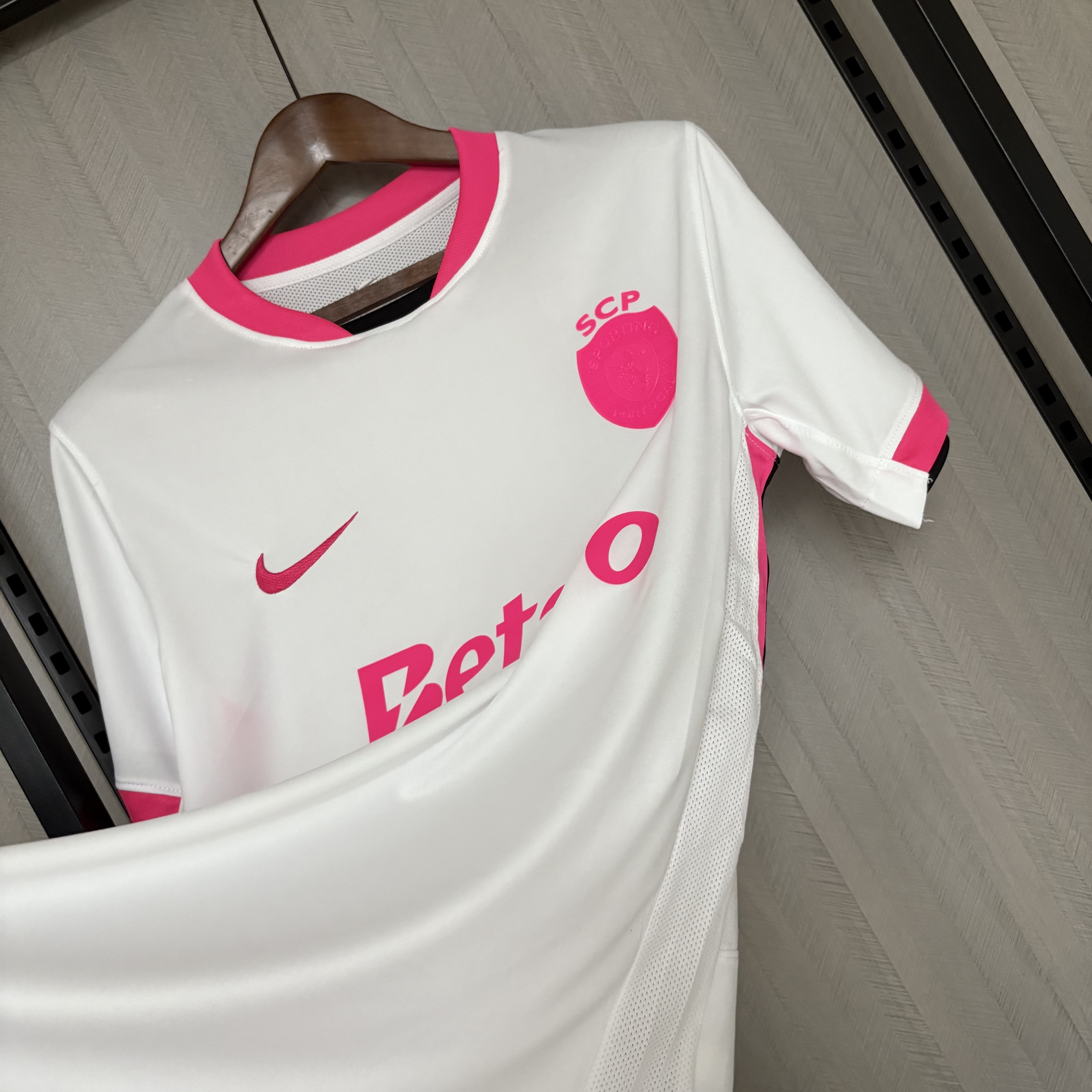 Camisola Sporting CP Pink October 25/26  - Versão adepto 6