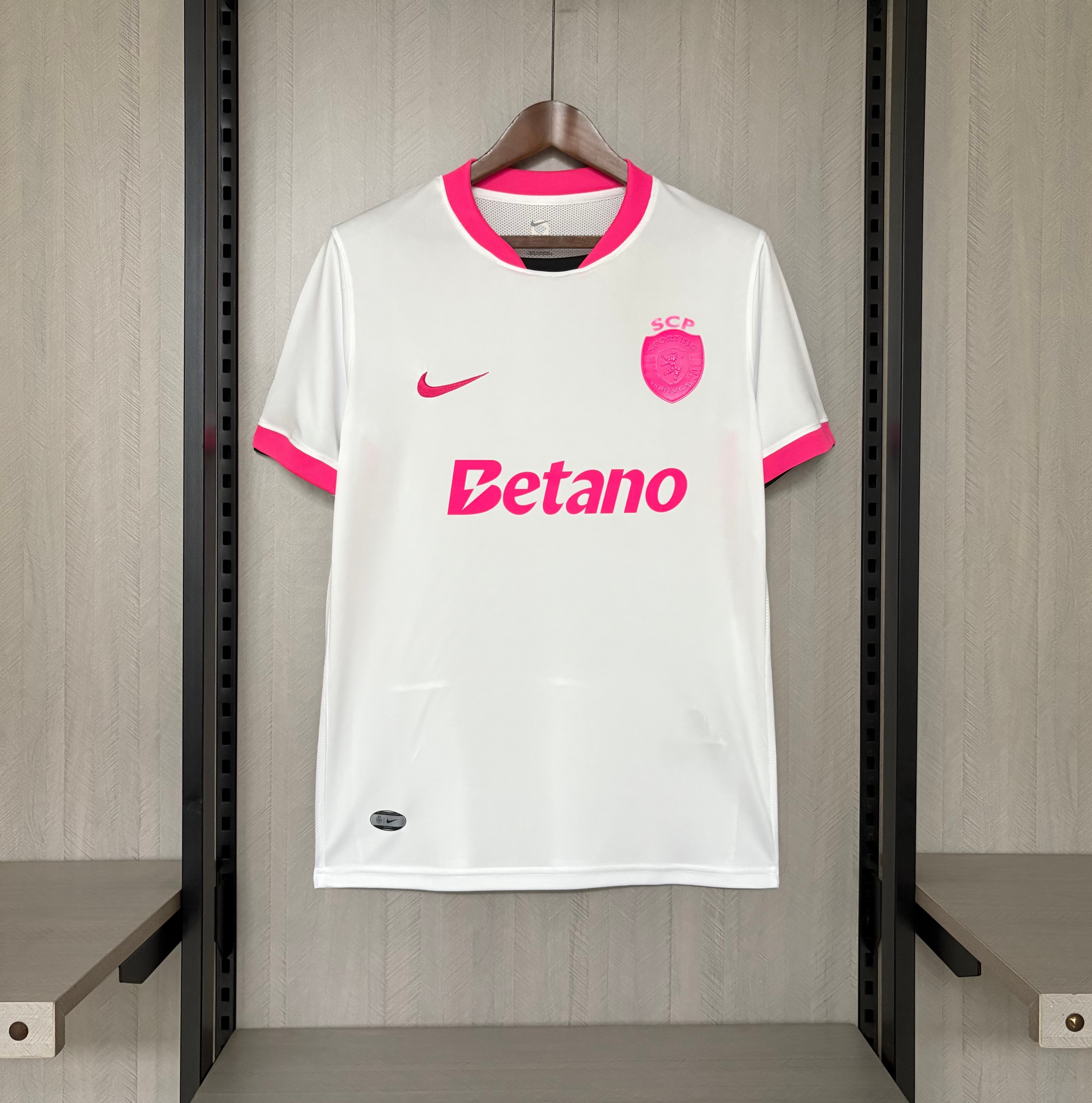 Camisola Sporting CP Pink October 25/26  - Versão adepto 1