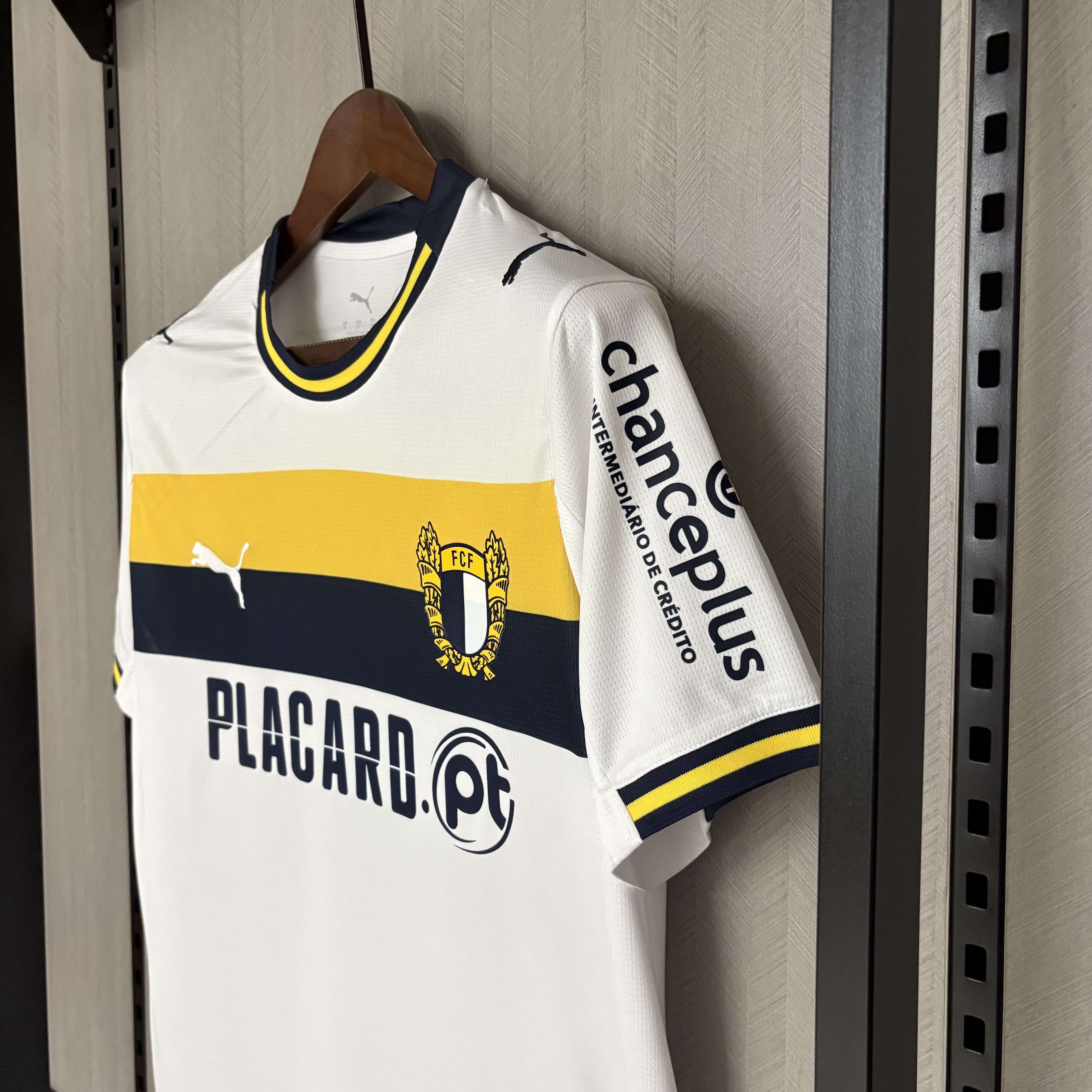 Camisola principal Famalicão 25/26  - Versão adepto 9