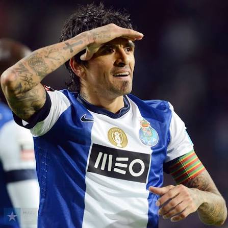 Camisola principal FC Porto 12/13 - Lucho 3 - Versão adepto 4
