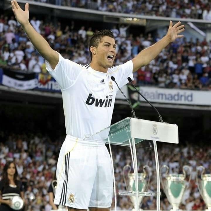 Camisola principal Real Madrid 2009/2010 - Ronaldo 9 - Versão adepto 2