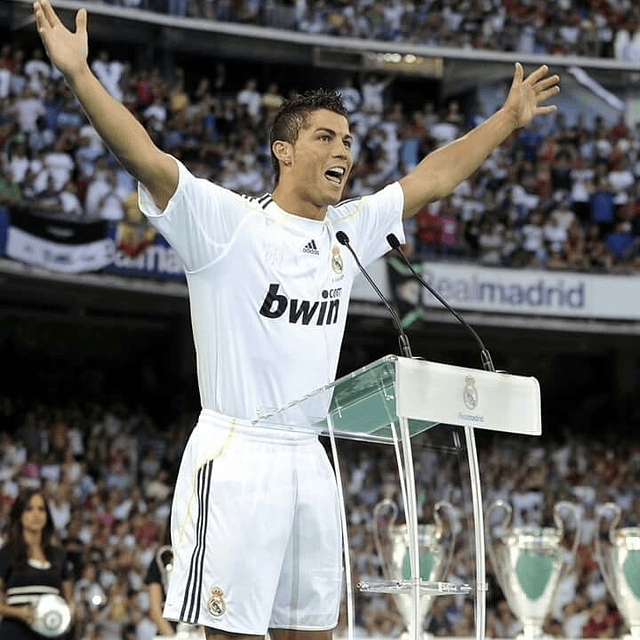 Camisola principal Real Madrid 2009/2010 - Ronaldo 9 - Versão adepto