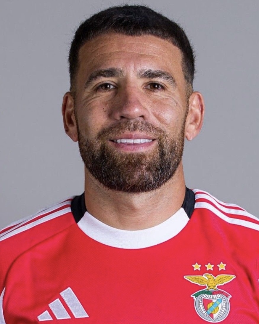 Camisola principal SL Benfica 25/26 - Otamendi 30 - Versão adepto 2