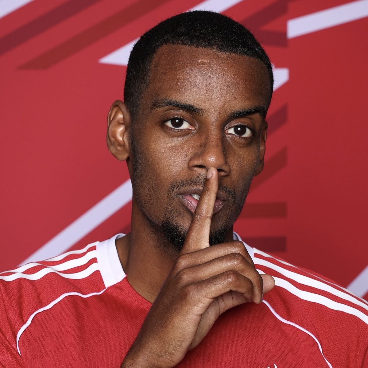 Camisola principal Liverpool 25/26 - Isak 9 4