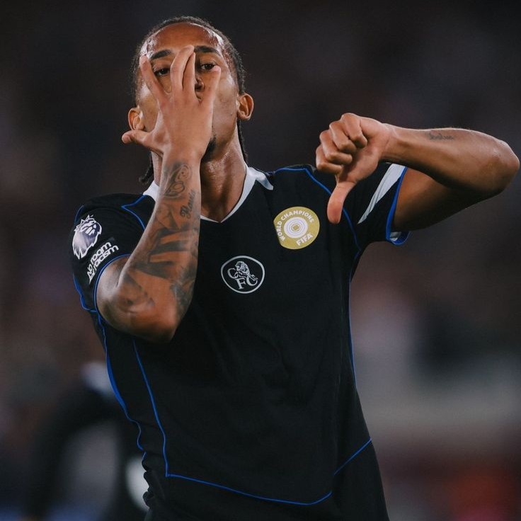 3ª Camisola Chelsea Total 90 25/26 - João Pedro 20 4