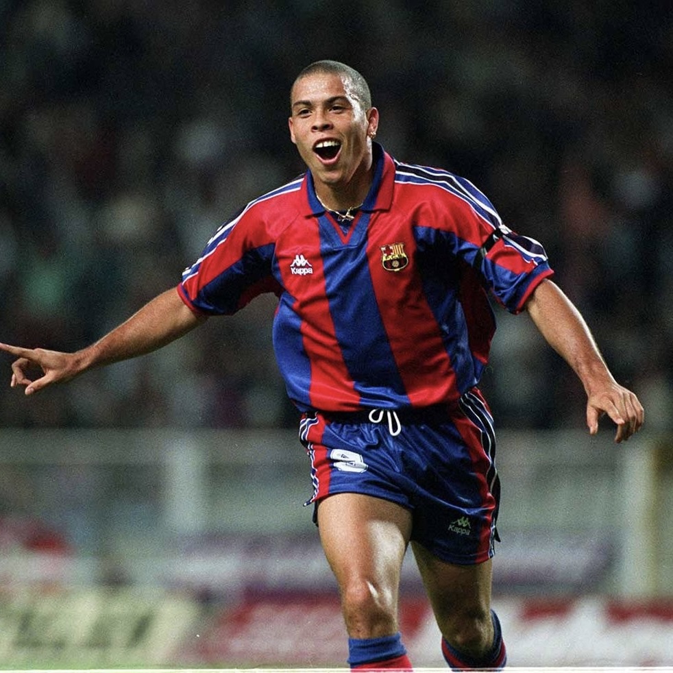 Camisola principal Barcelona 1996/1997 - Ronaldo 9 - Versão adepto 2
