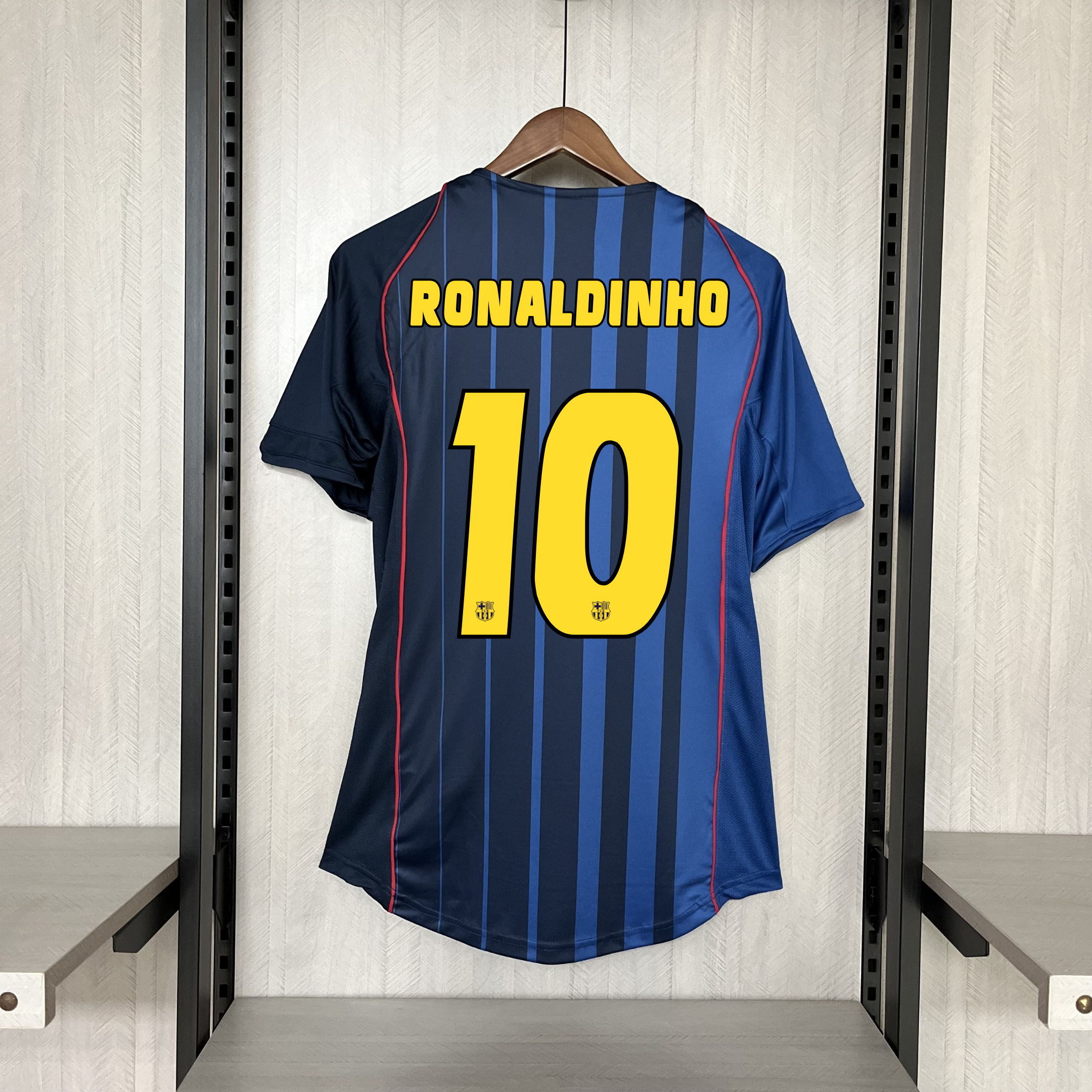 Camisola alternativa Barcelona 2004-2005 - Ronaldinho 10 - Versão adepto 3