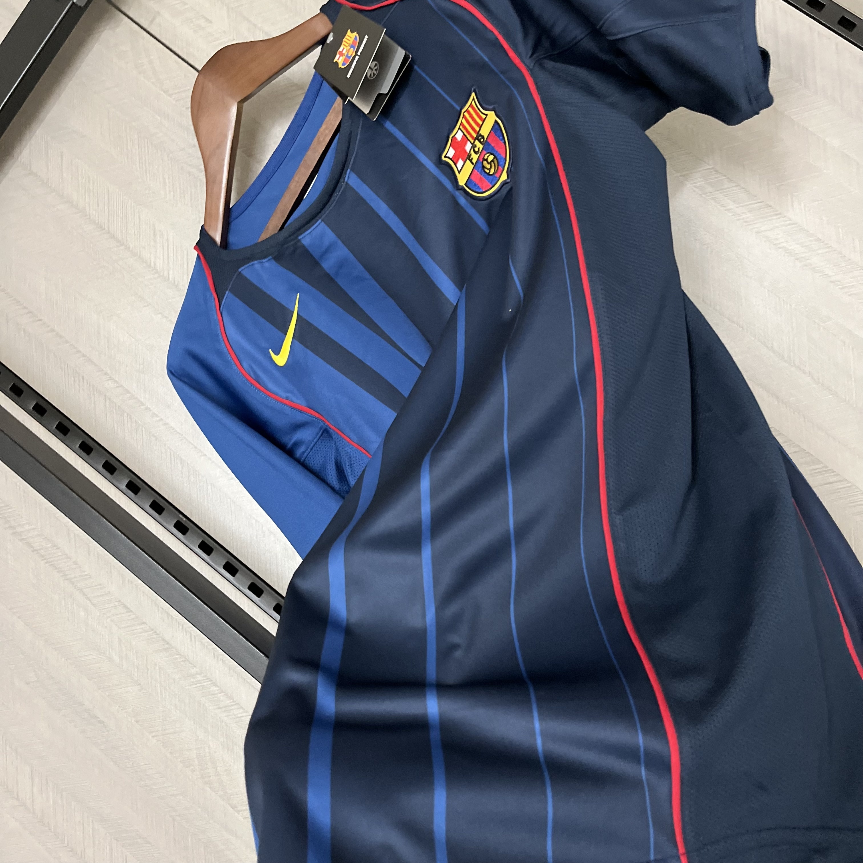 Camisola alternativa Barcelona 2004-2005 - Ronaldinho 10 - Versão adepto 9